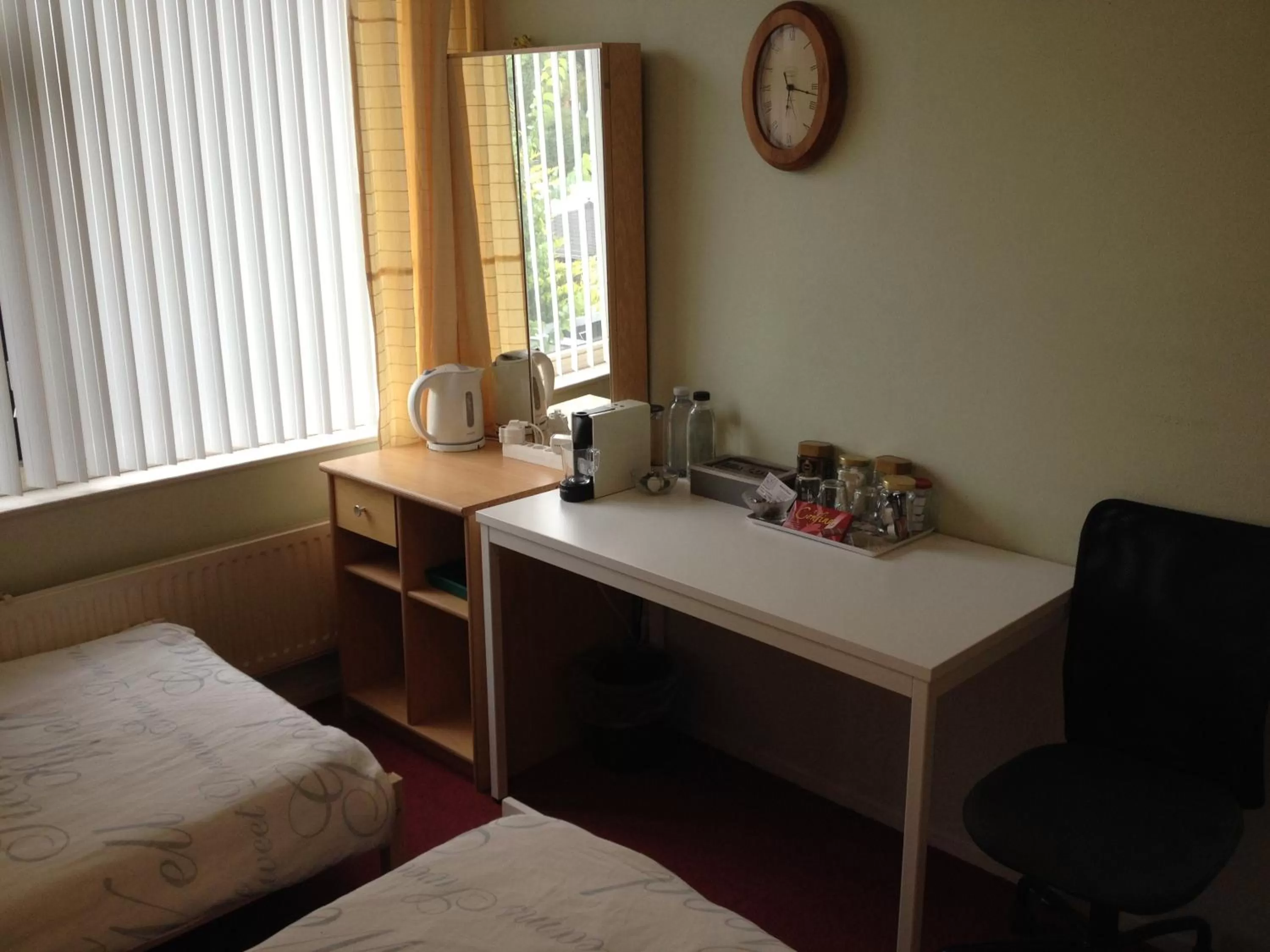 Coffee/tea facilities, Bed in Wim's Place Schiphol Amsterdam Airport