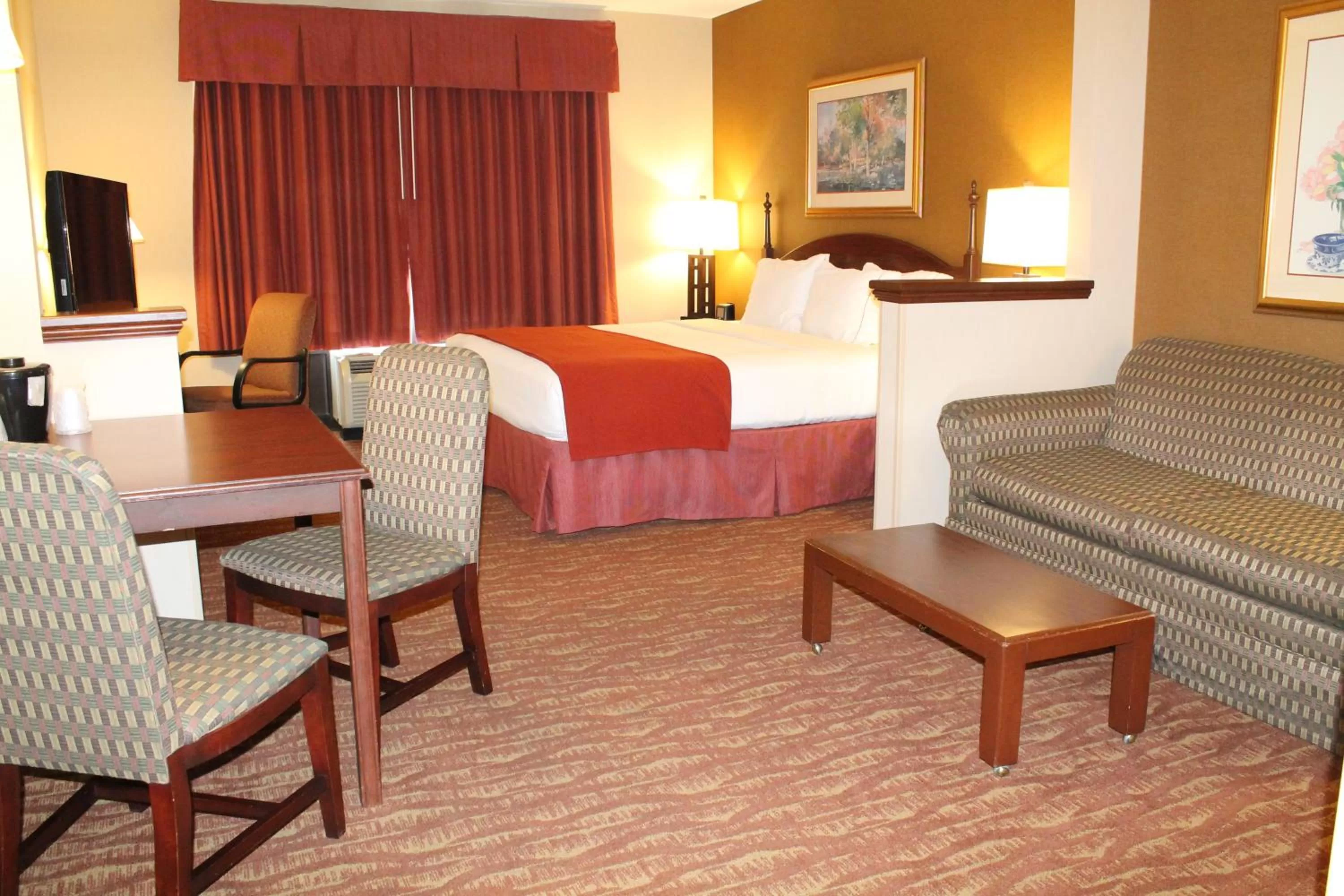 Bed in Auburn Place Hotel & Suites Paducah