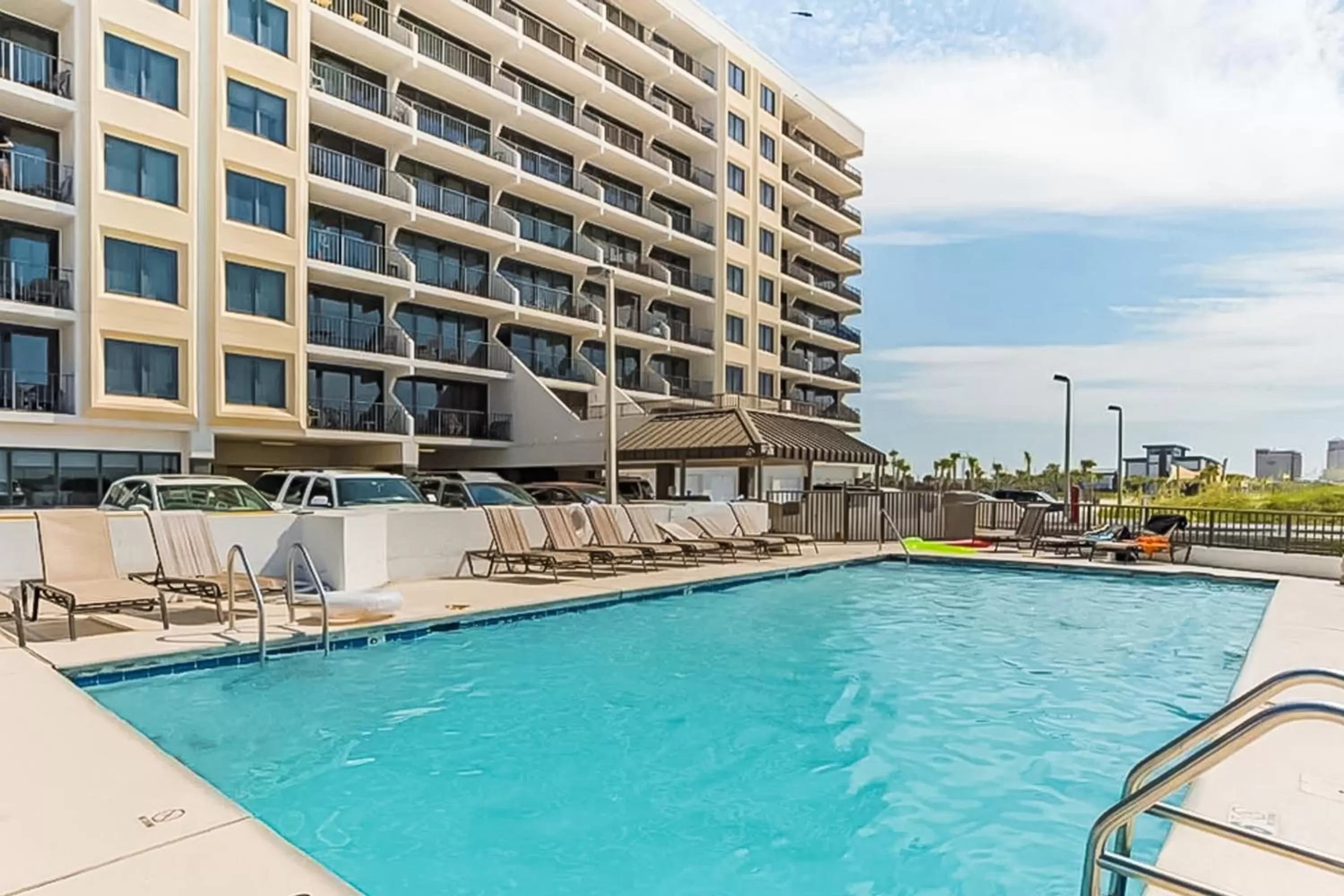 Swimming Pool in Island Winds East 809