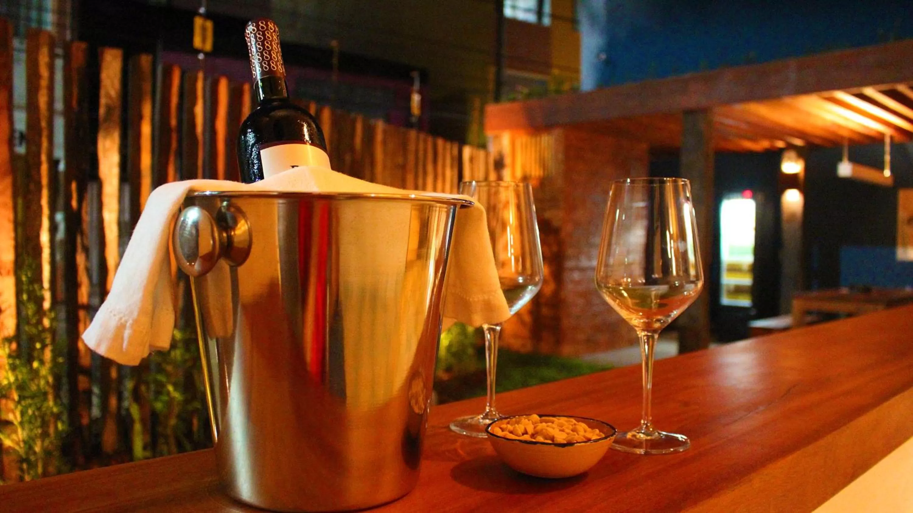 Alcoholic drinks in Green 53 Boutique Hotel