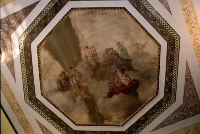 Decorative detail in B&B Al Teatro with canal view