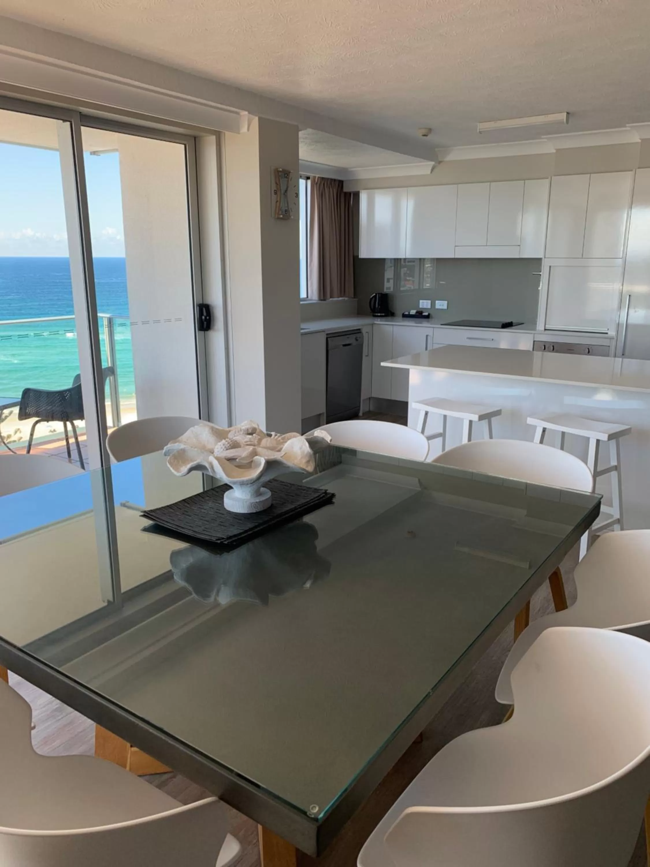 Kitchen or kitchenette in Pacific Regis Beachfront Holiday Apartments