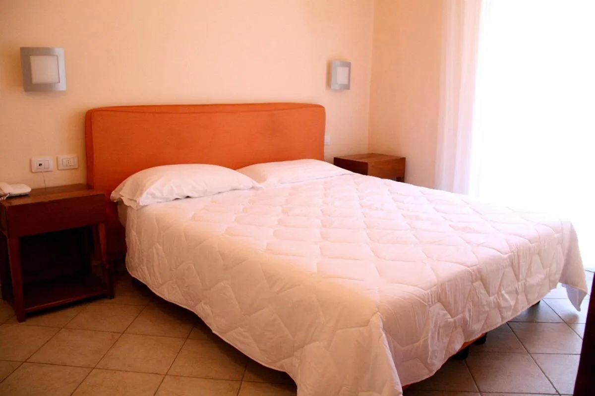 Bedroom, Bed in Alba Hotel