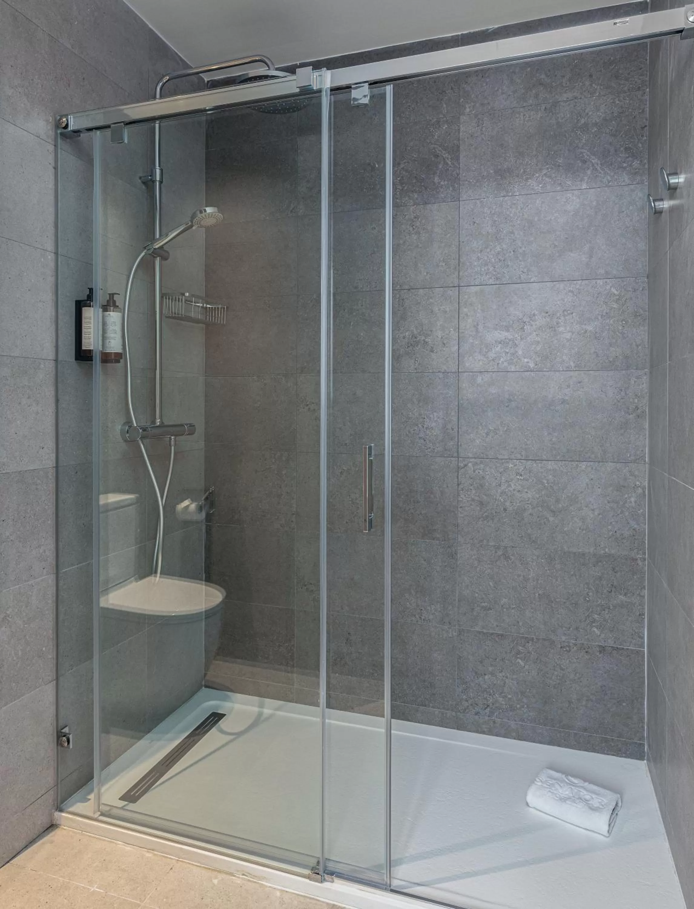 Bathroom in Virgen de los Reyes