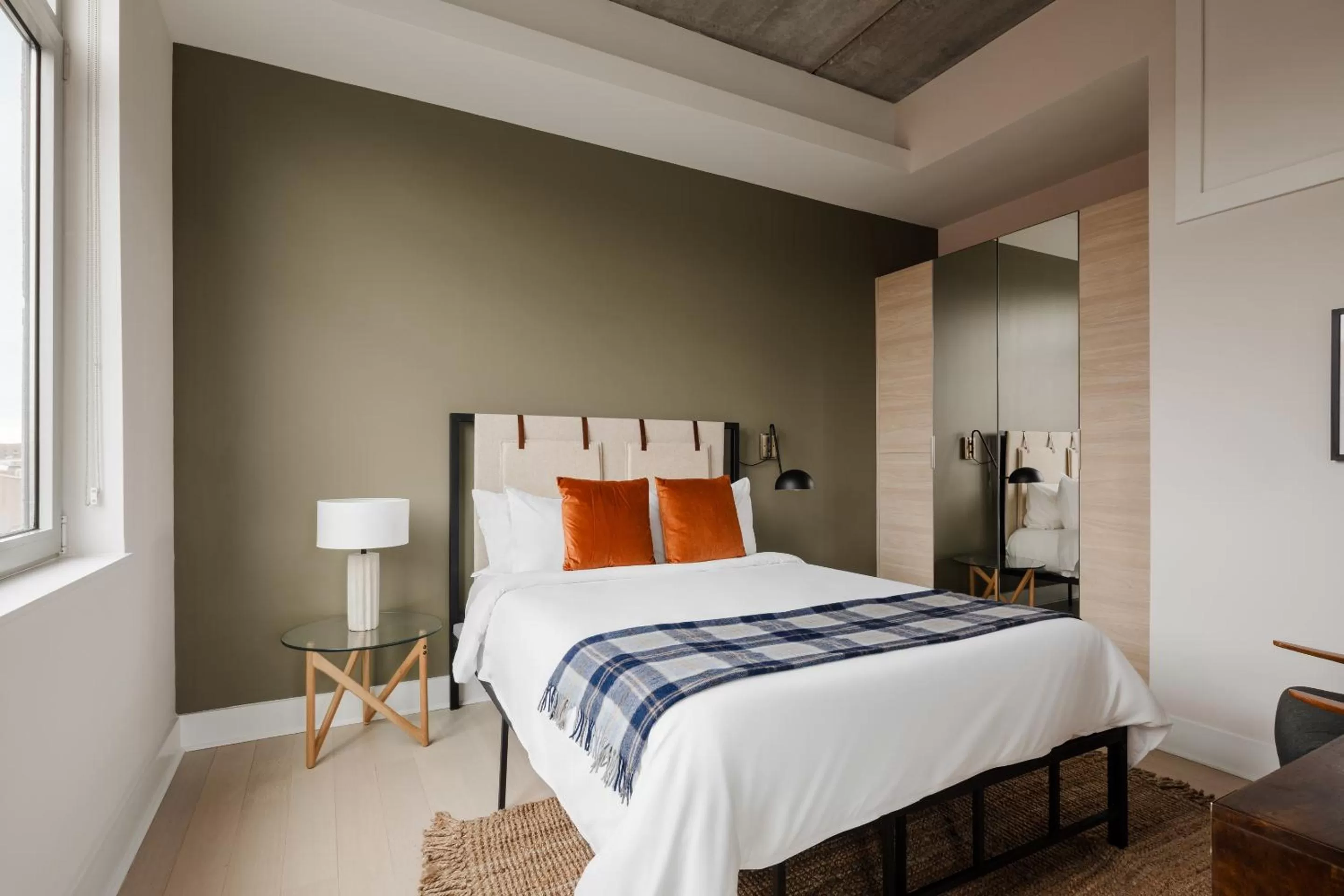 Living room, Bed in Sonder The Mint