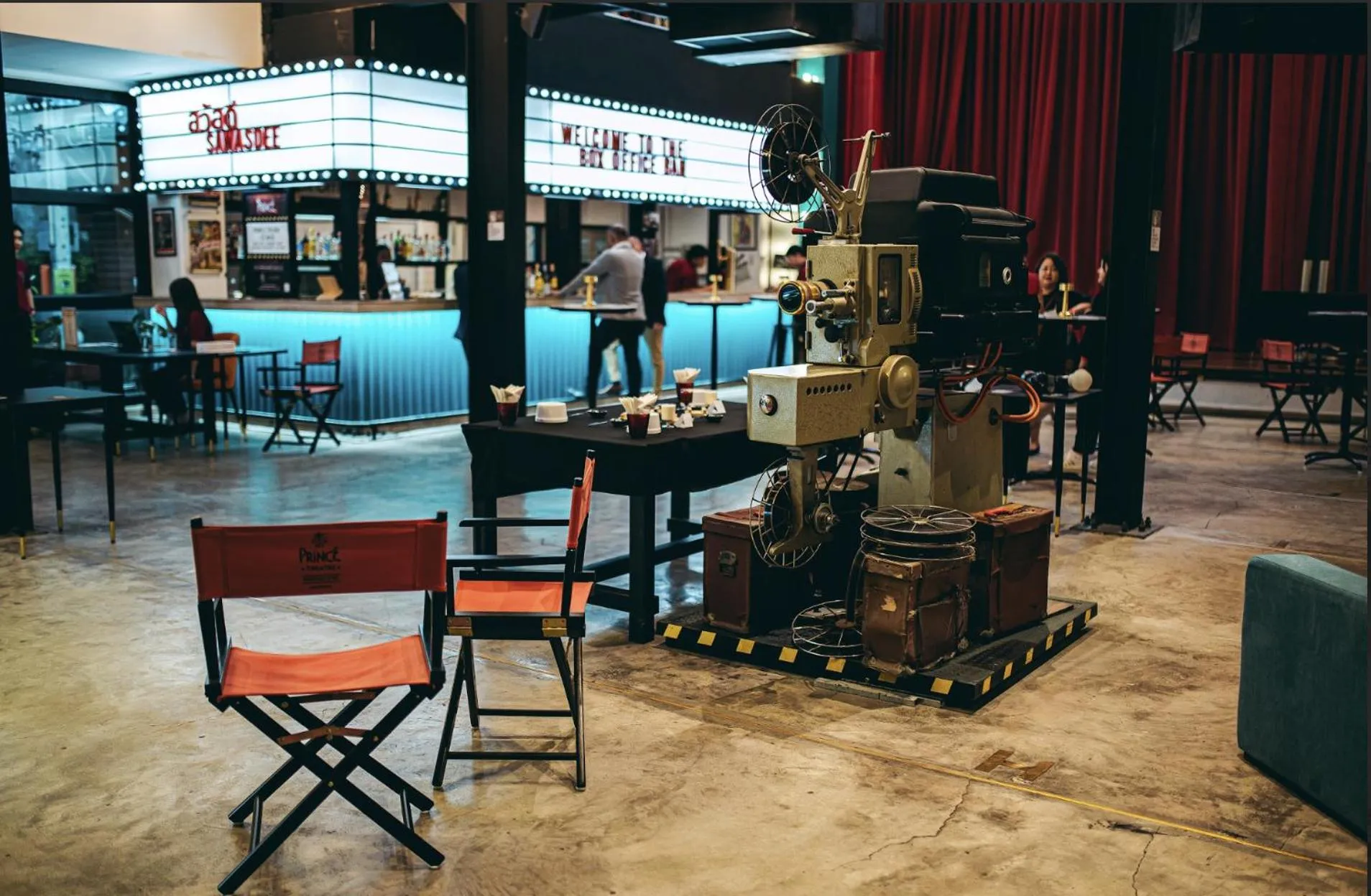 Restaurant/places to eat in Prince Theatre Heritage Stay Hostel - Silom