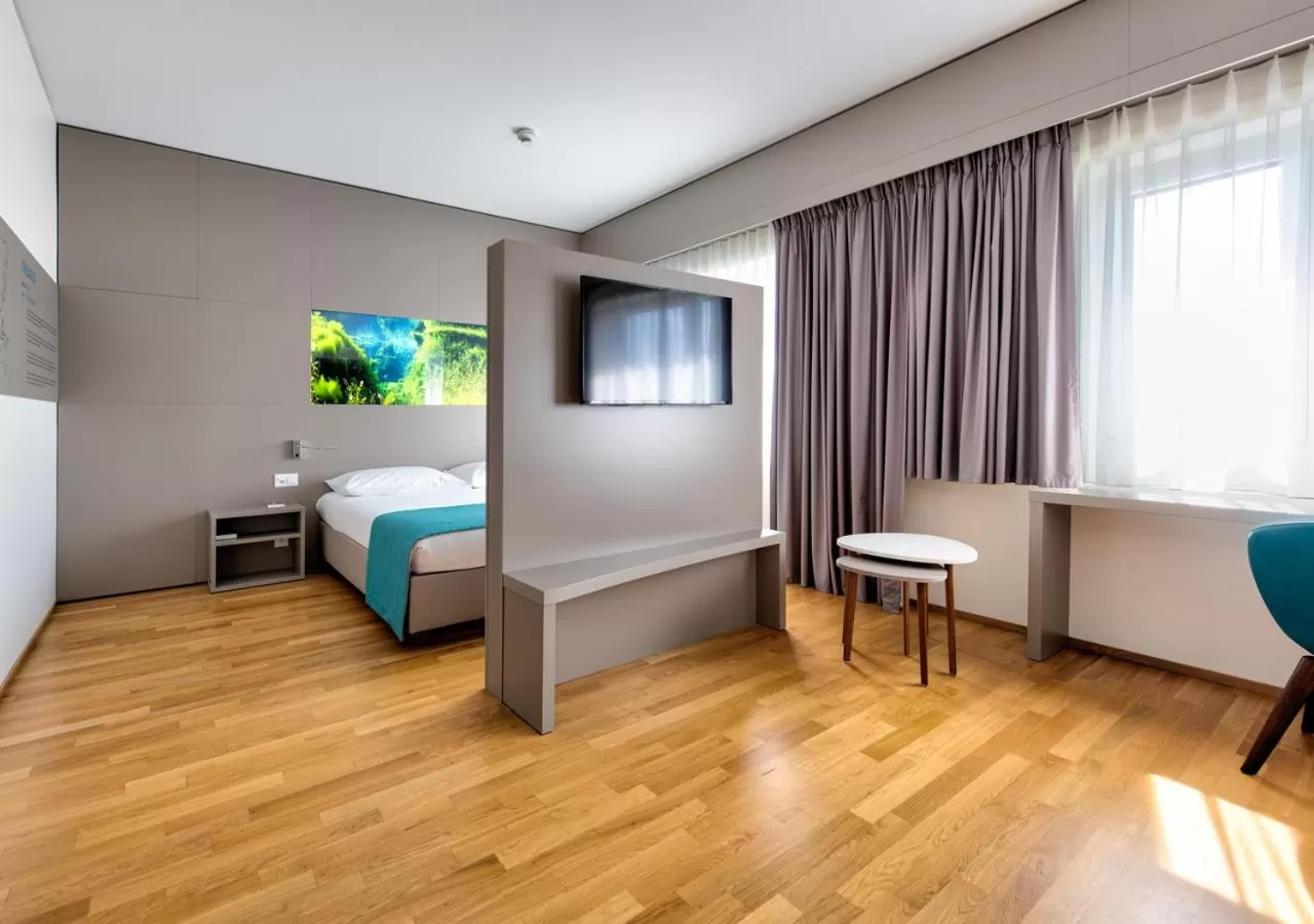 Photo of the whole room, Bed in Aquatis Hotel