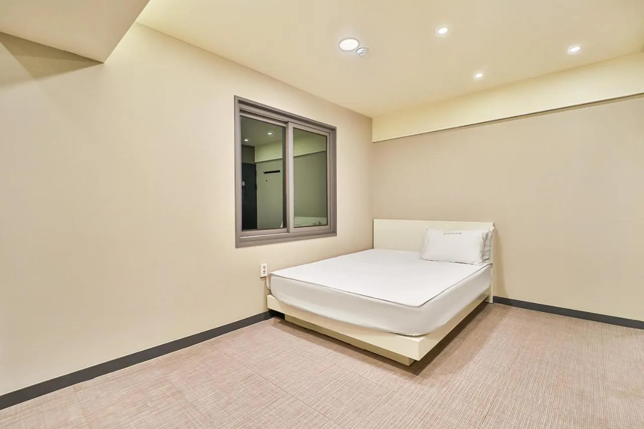 Bedroom, Bed in Top Motel Busan