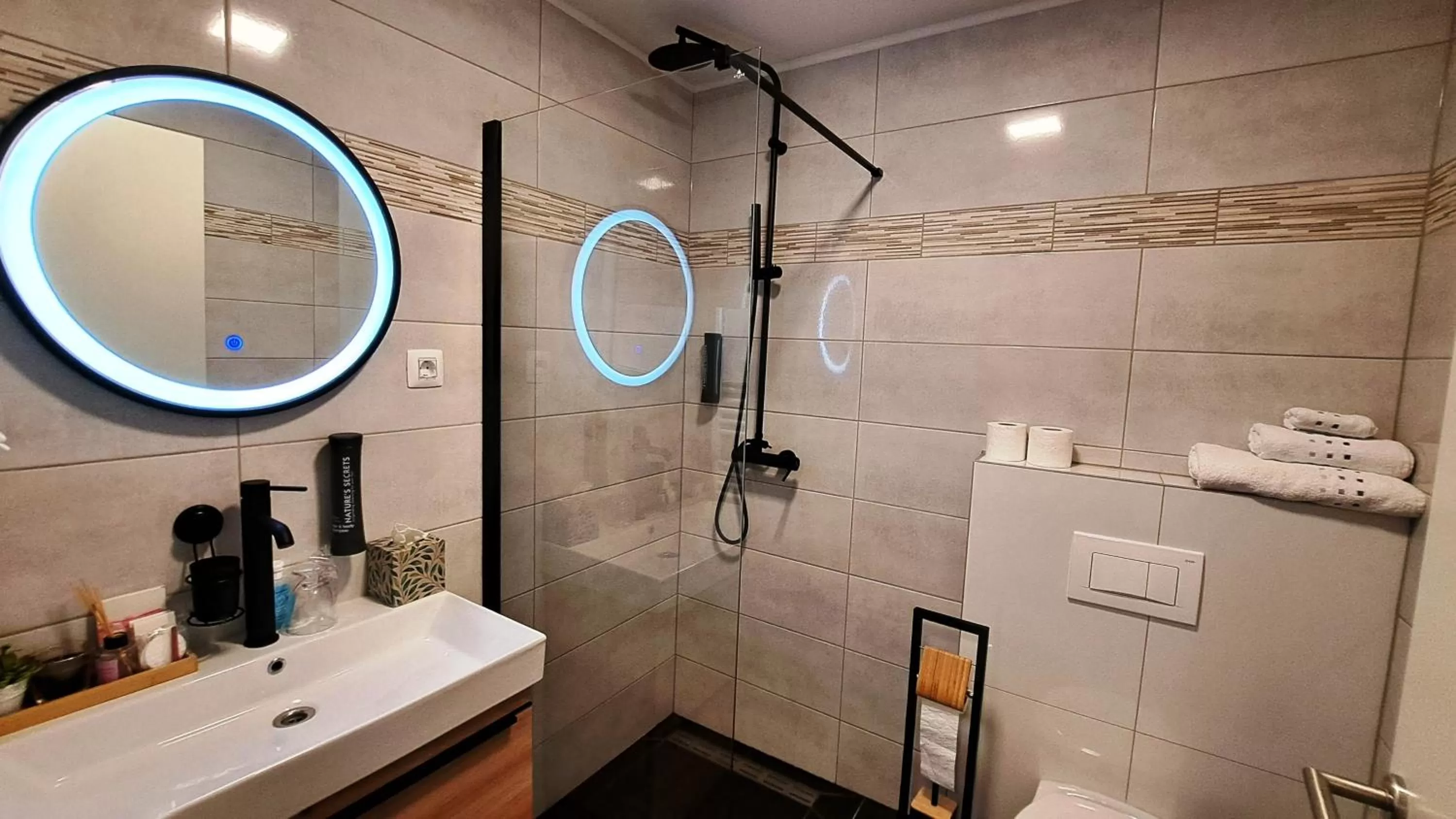 Bathroom in Arcobaleno Apartments & Rooms