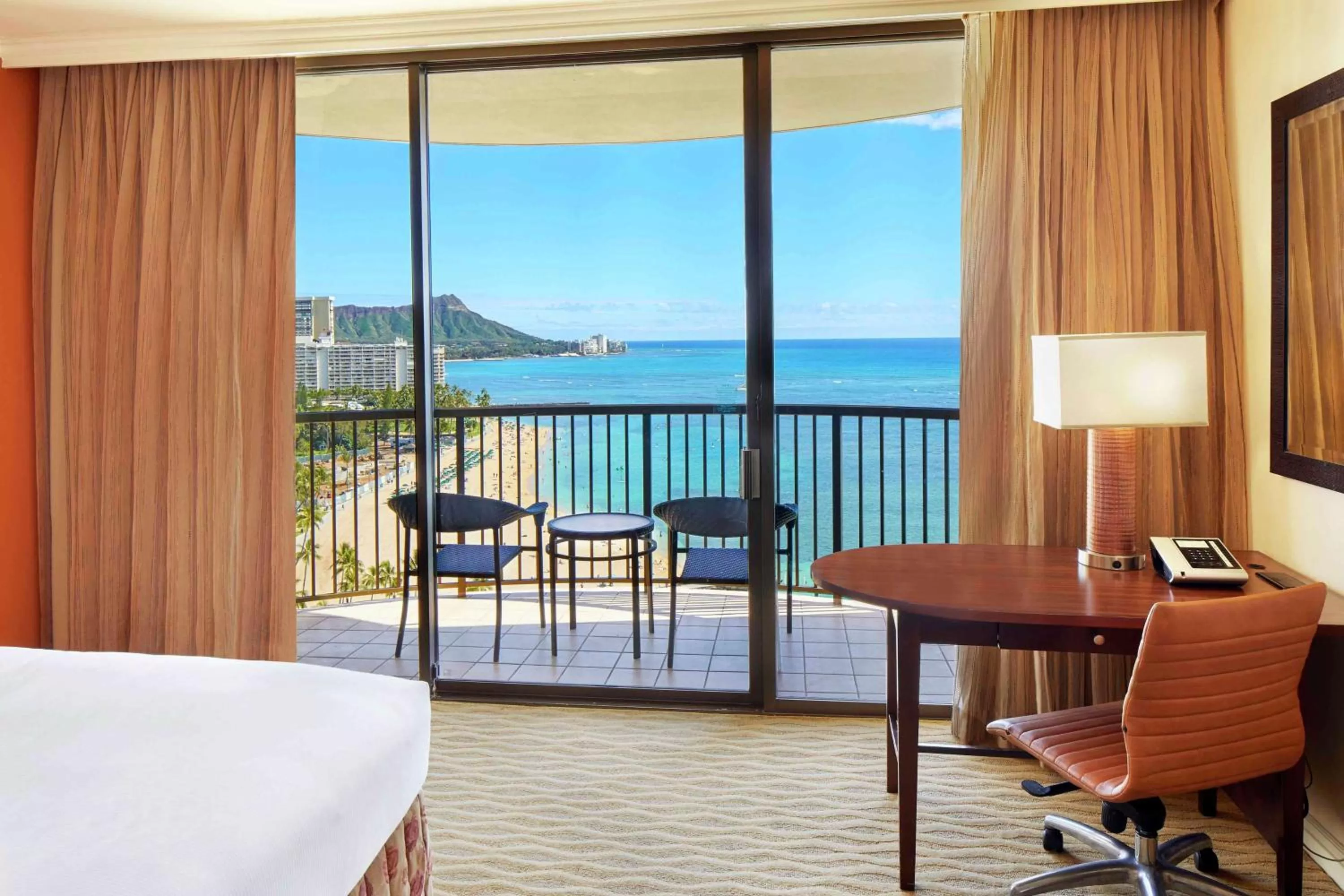 Deluxe Oceanfront Room with Two Double Beds in Hilton Hawaiian Village Waikiki Beach Resort