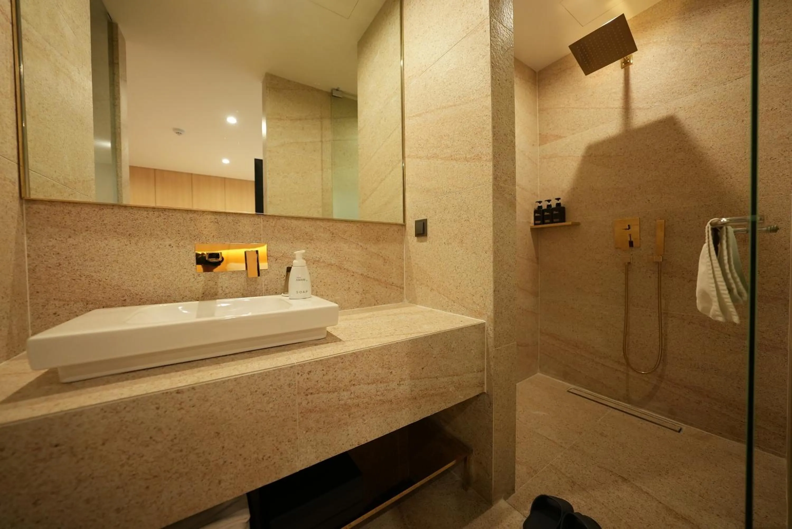 Shower in Amare Hotel Jongno
