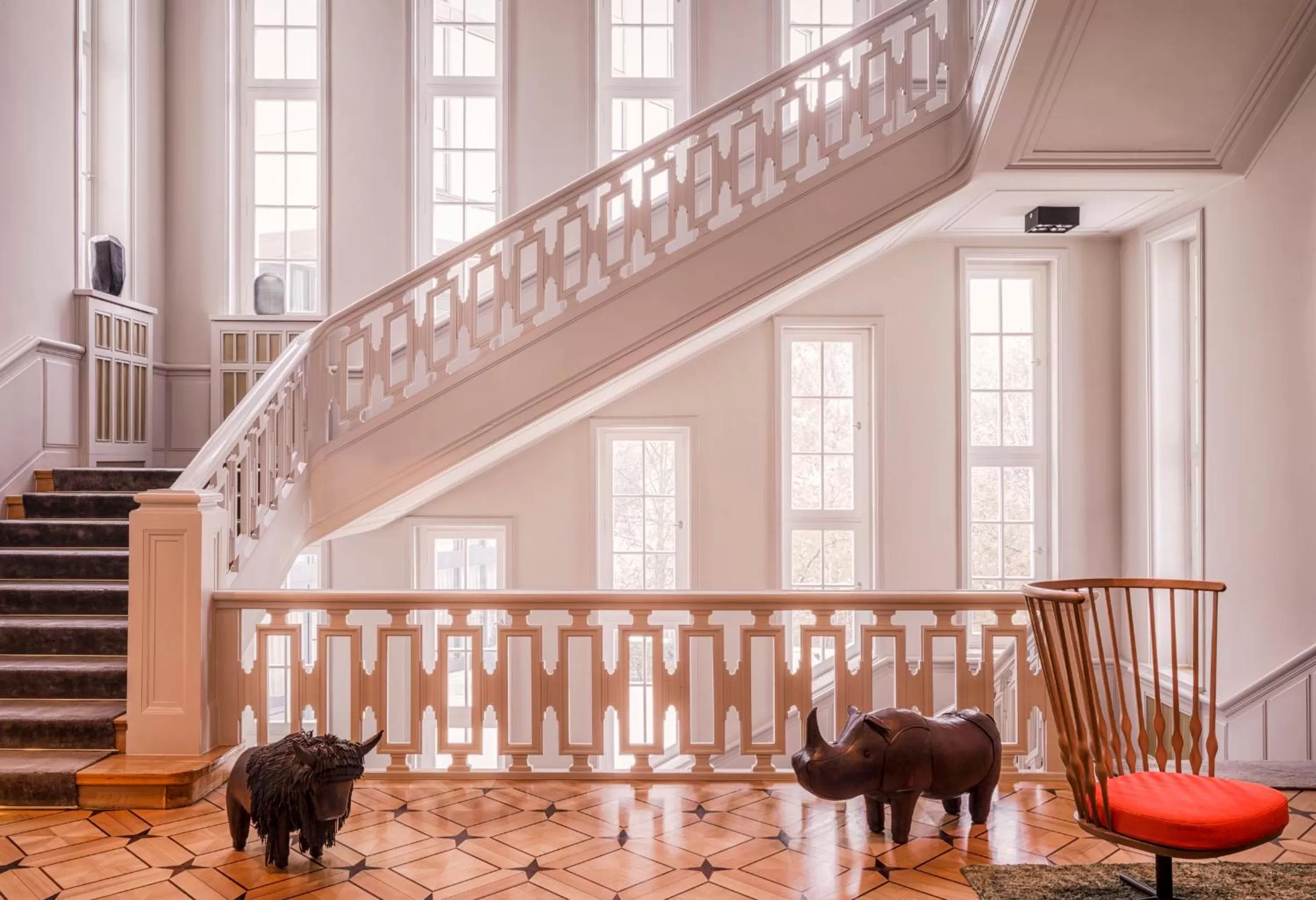 Library in SO/ Berlin Das Stue