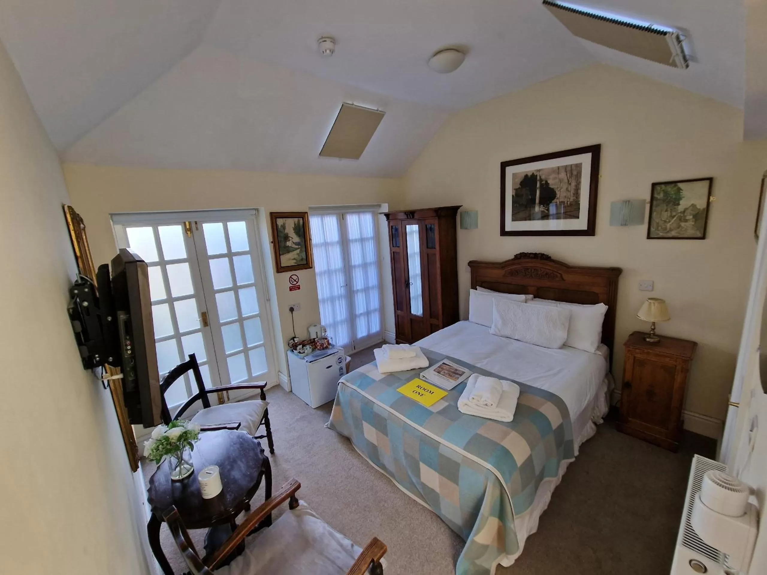 Double Room with Private Bathroom in The Black Horse Inn