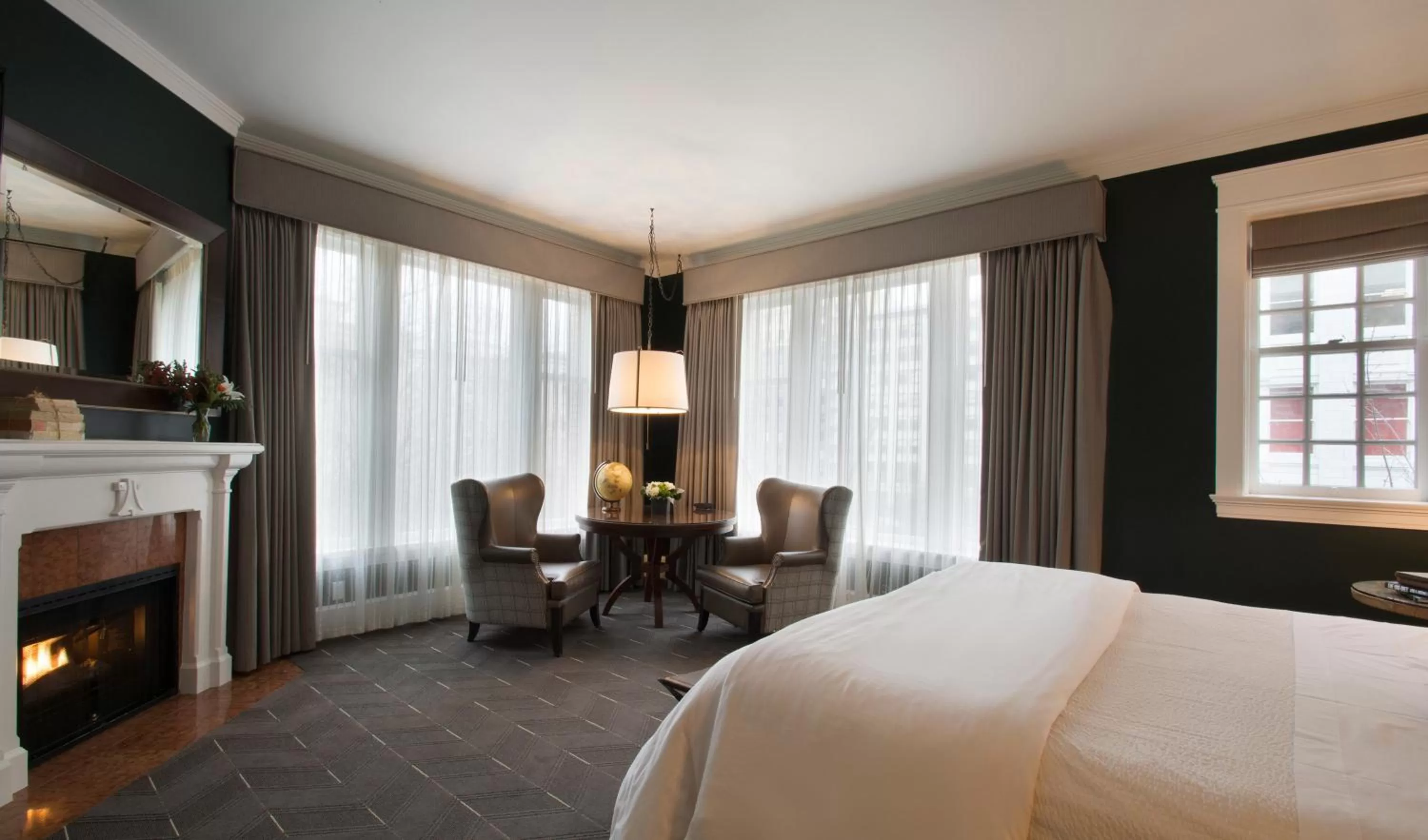 Photo of the whole room, Bed in Sentinel Hotel