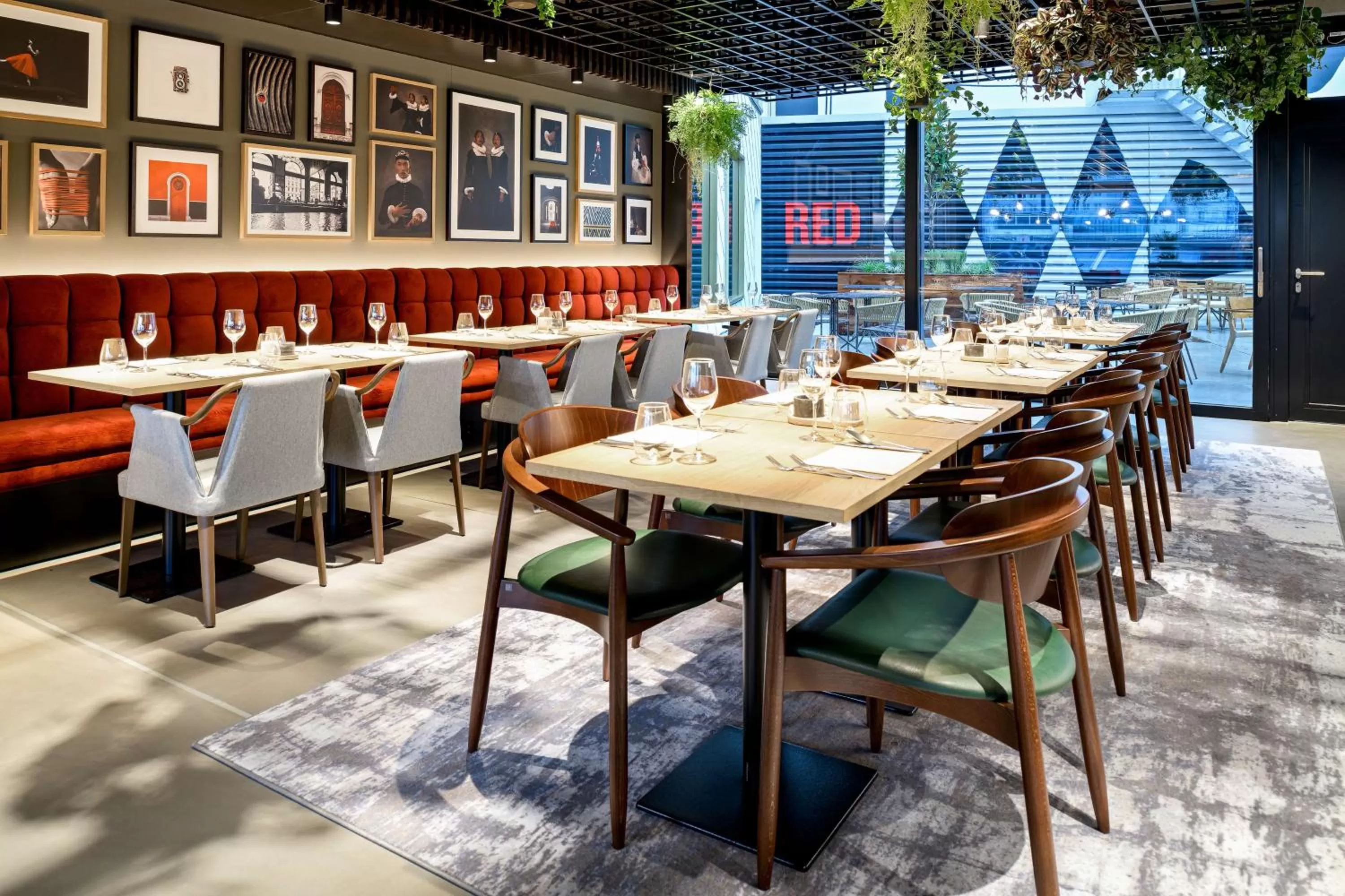 Restaurant/places to eat in Radisson RED Hotel, Vienna