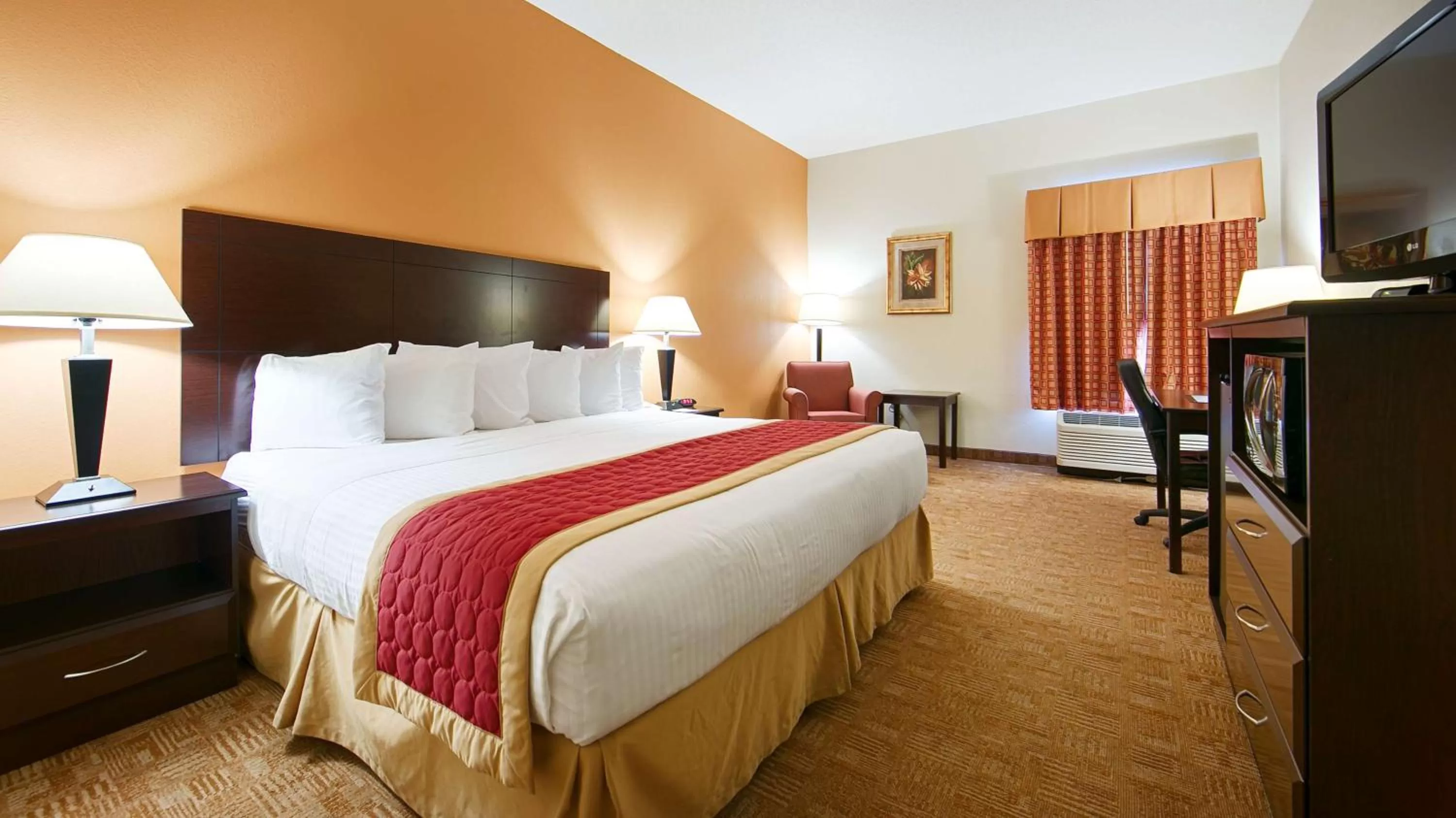 King Room with Roll-in Shower - Disability Access/Non-Smoking in Best Western Hiram Inn and Suites