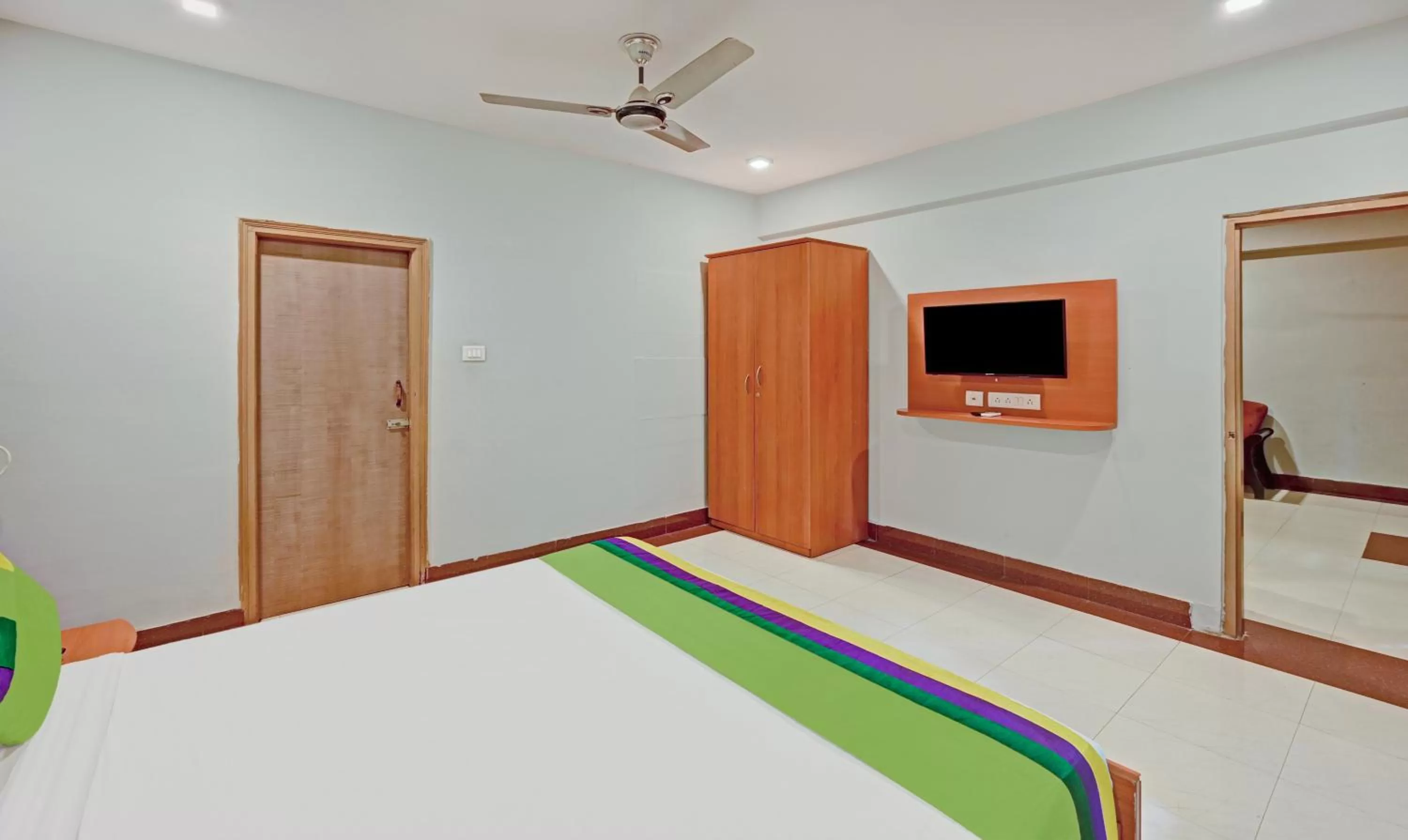 Bedroom, Bed in Treebo Sidhartha International Baliapanda