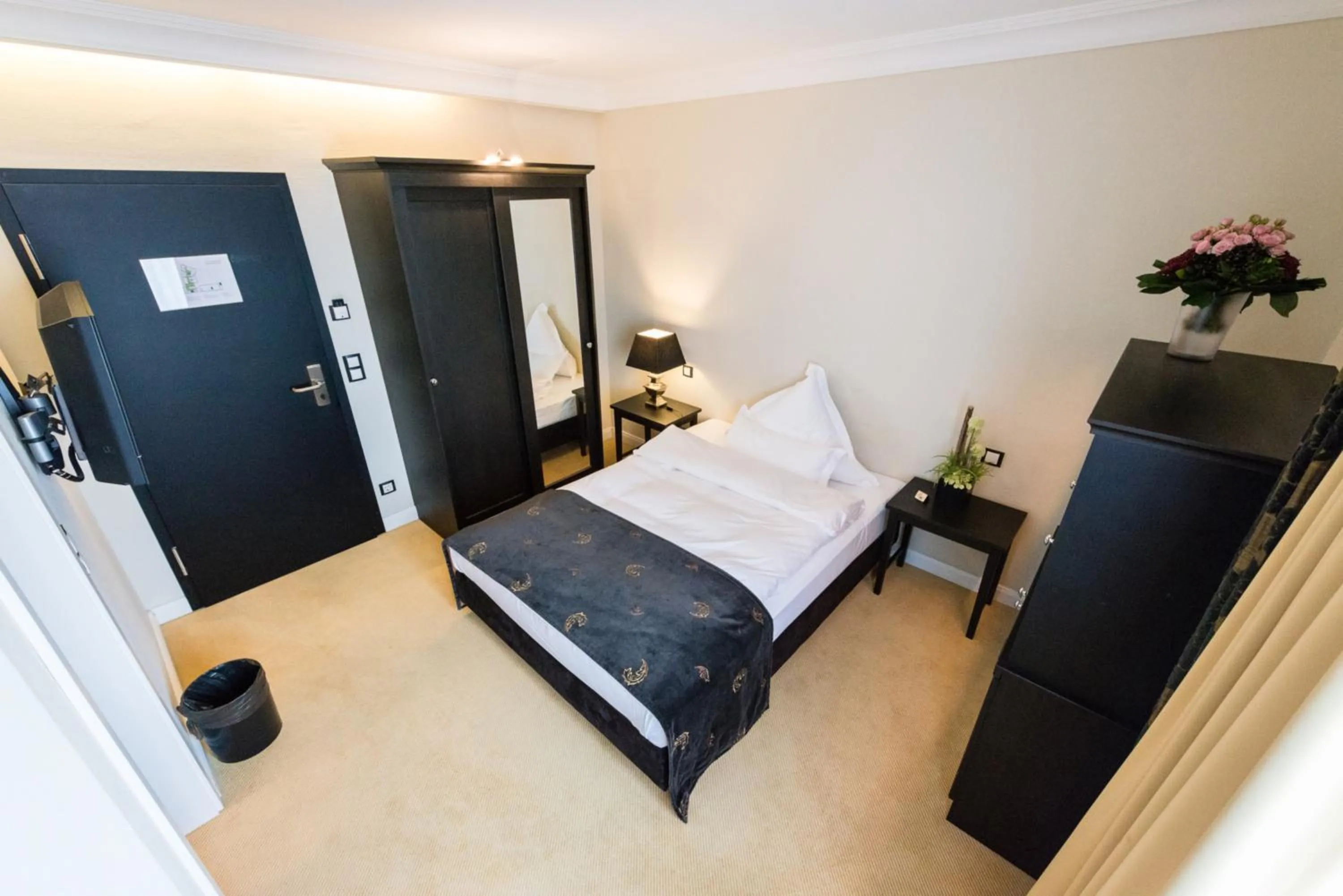 Photo of the whole room, Bed in Hotel Business & More