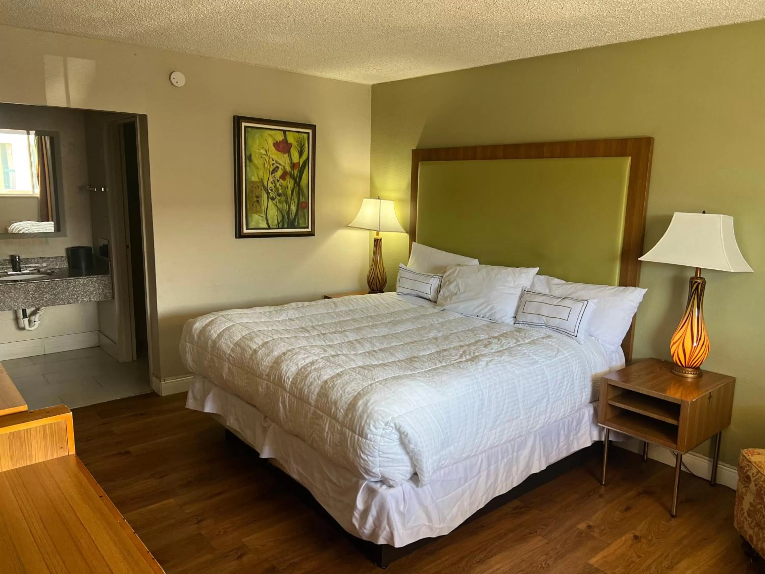 Photo of the whole room, Bed in Baymont Inn by Wyndham Odessa University Area