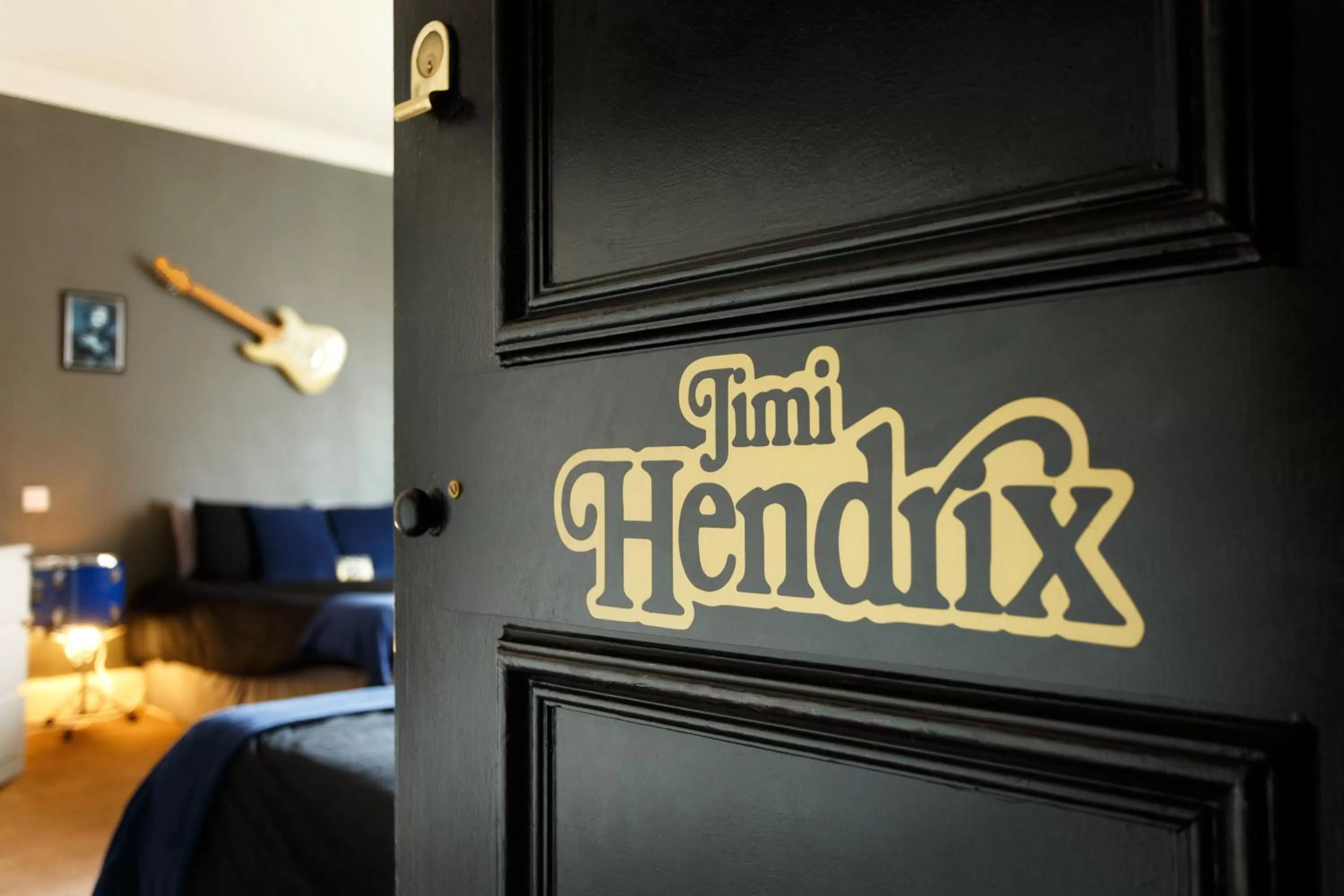 Bedroom in The Saddle Inn