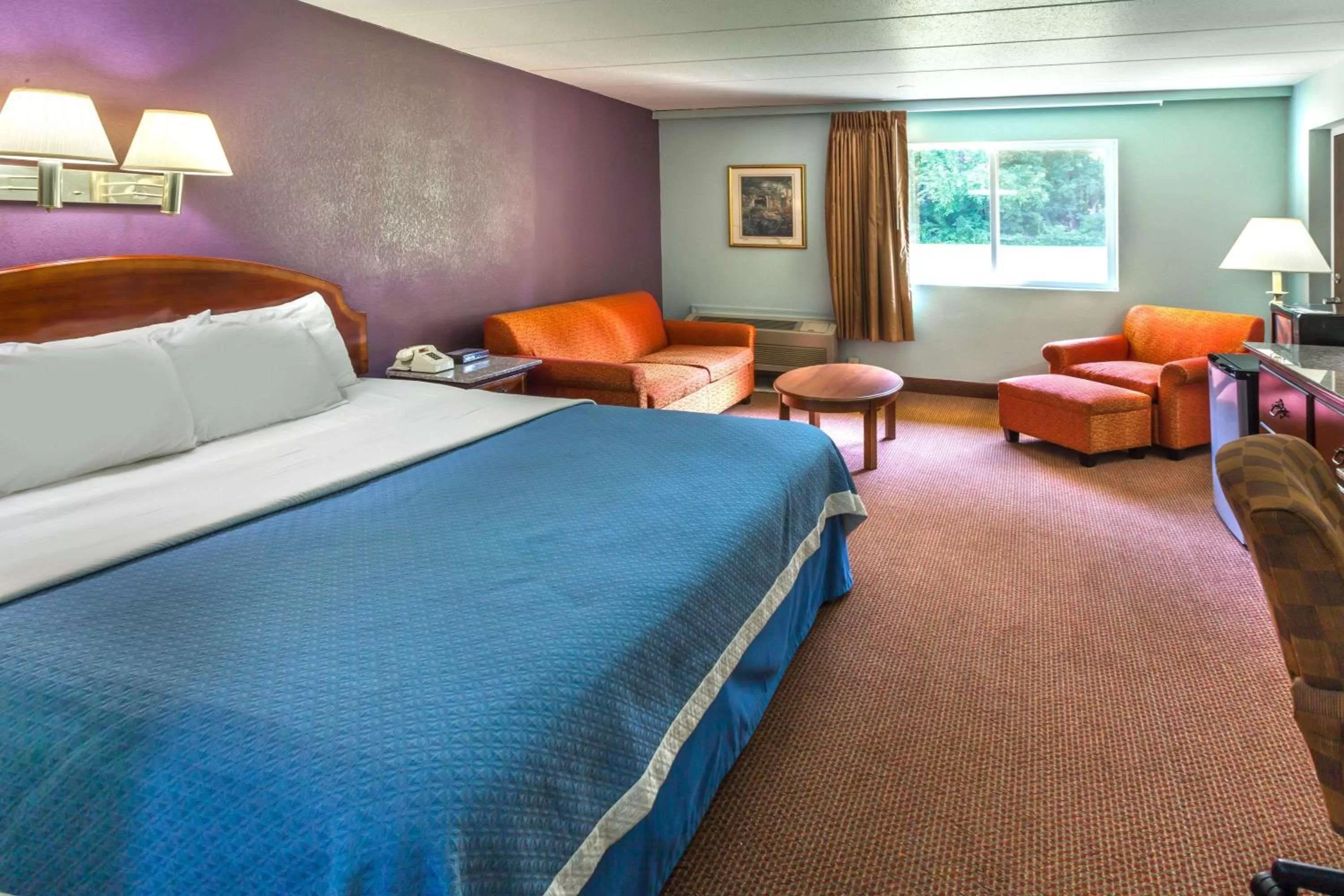 Photo of the whole room, Bed in Days Inn by Wyndham Portage Indiana Dunes National Park
