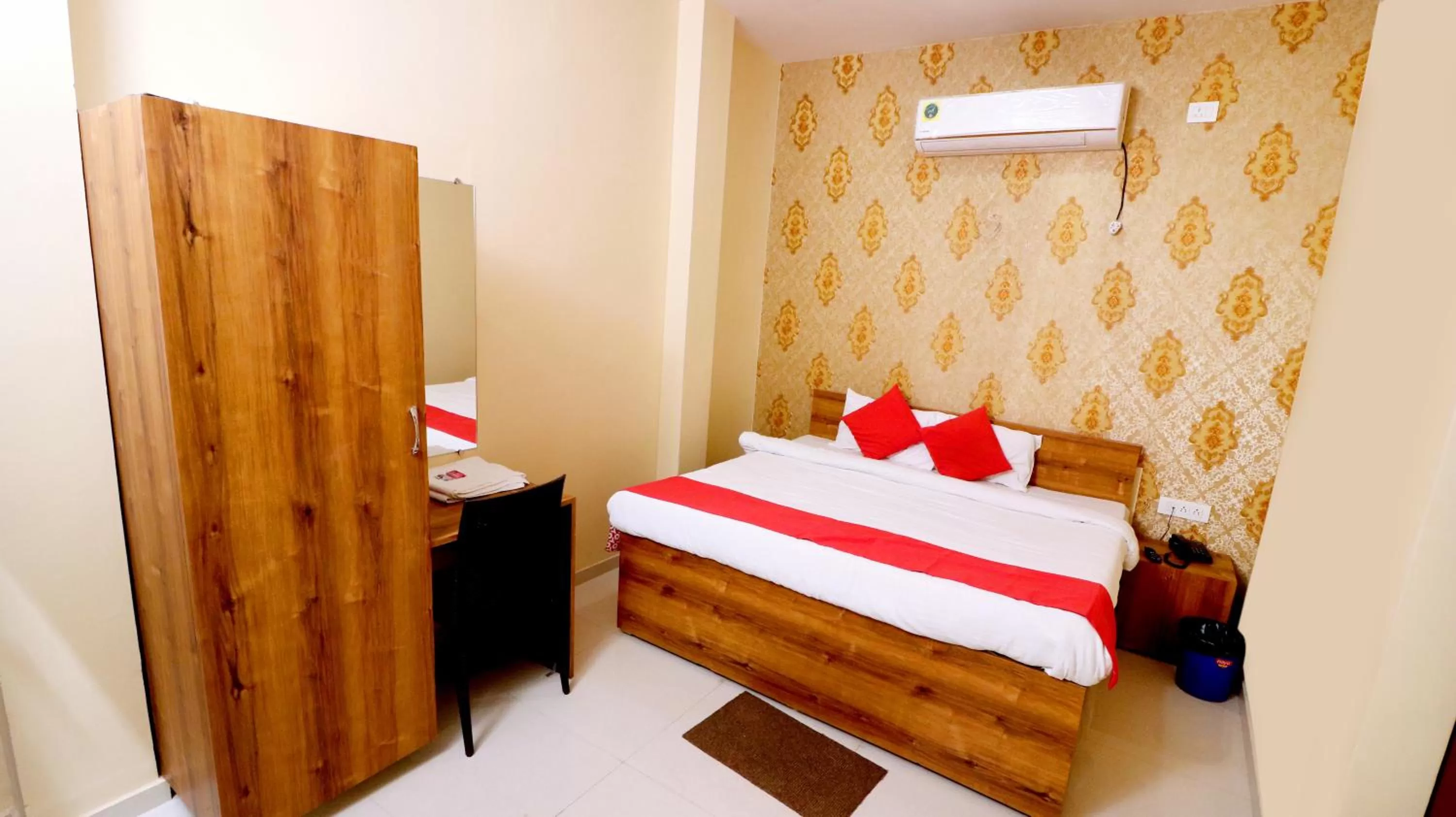 Bed in Hotel Neelkanth