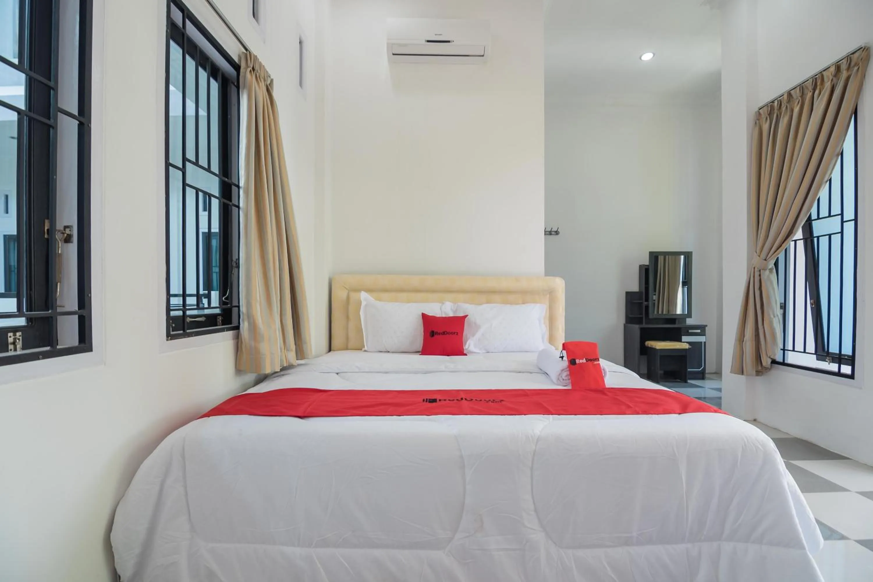 Bedroom, Bed in RedDoorz near Sultan Thaha Airport Jambi