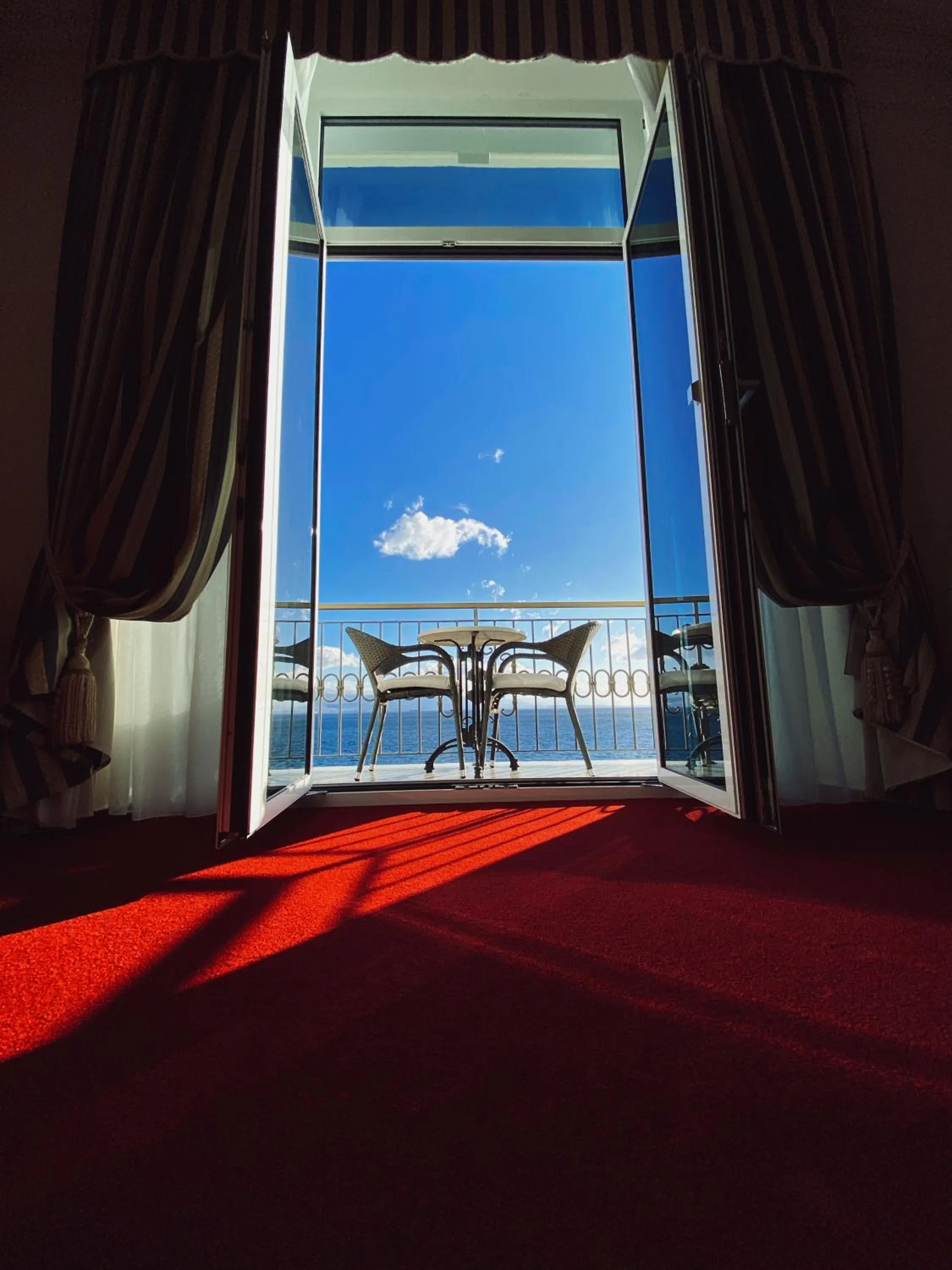 Superior Double Room with Balcony and Sea View in Hotel Savoy