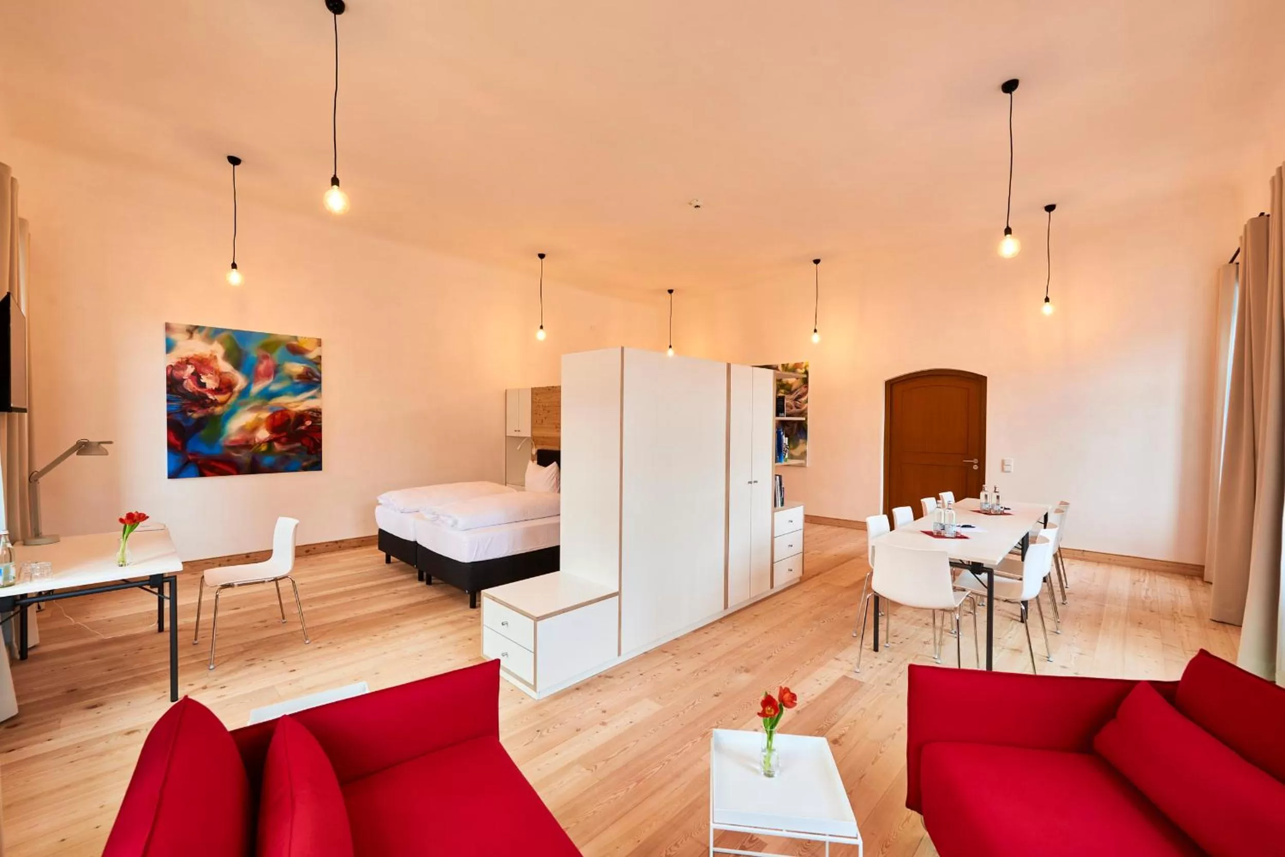 Photo of the whole room in Post Berching