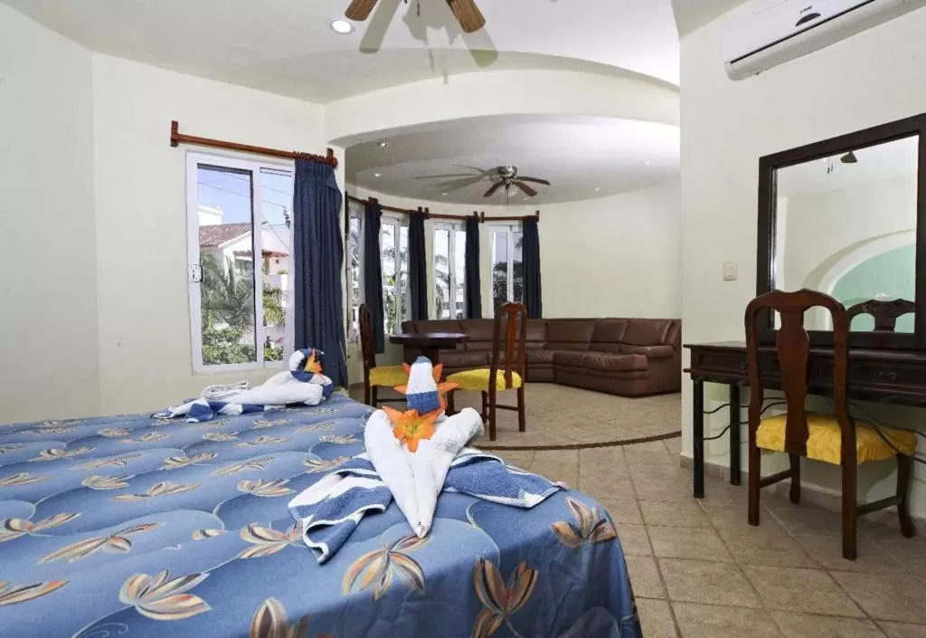 Photo of the whole room, Bed in Hotel Castillo Del Mar - 5 Th Ave