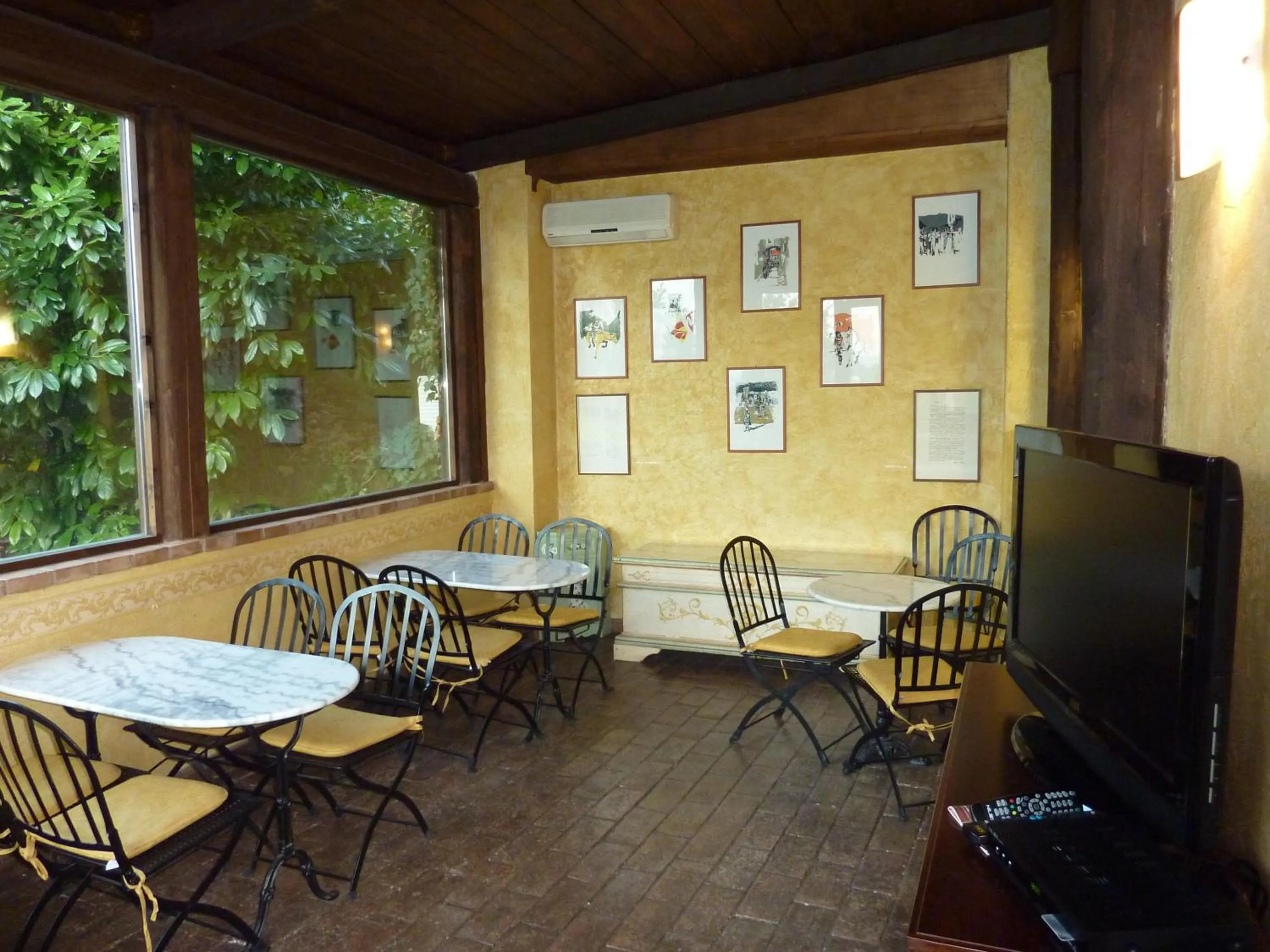 Restaurant/places to eat in La Rocca