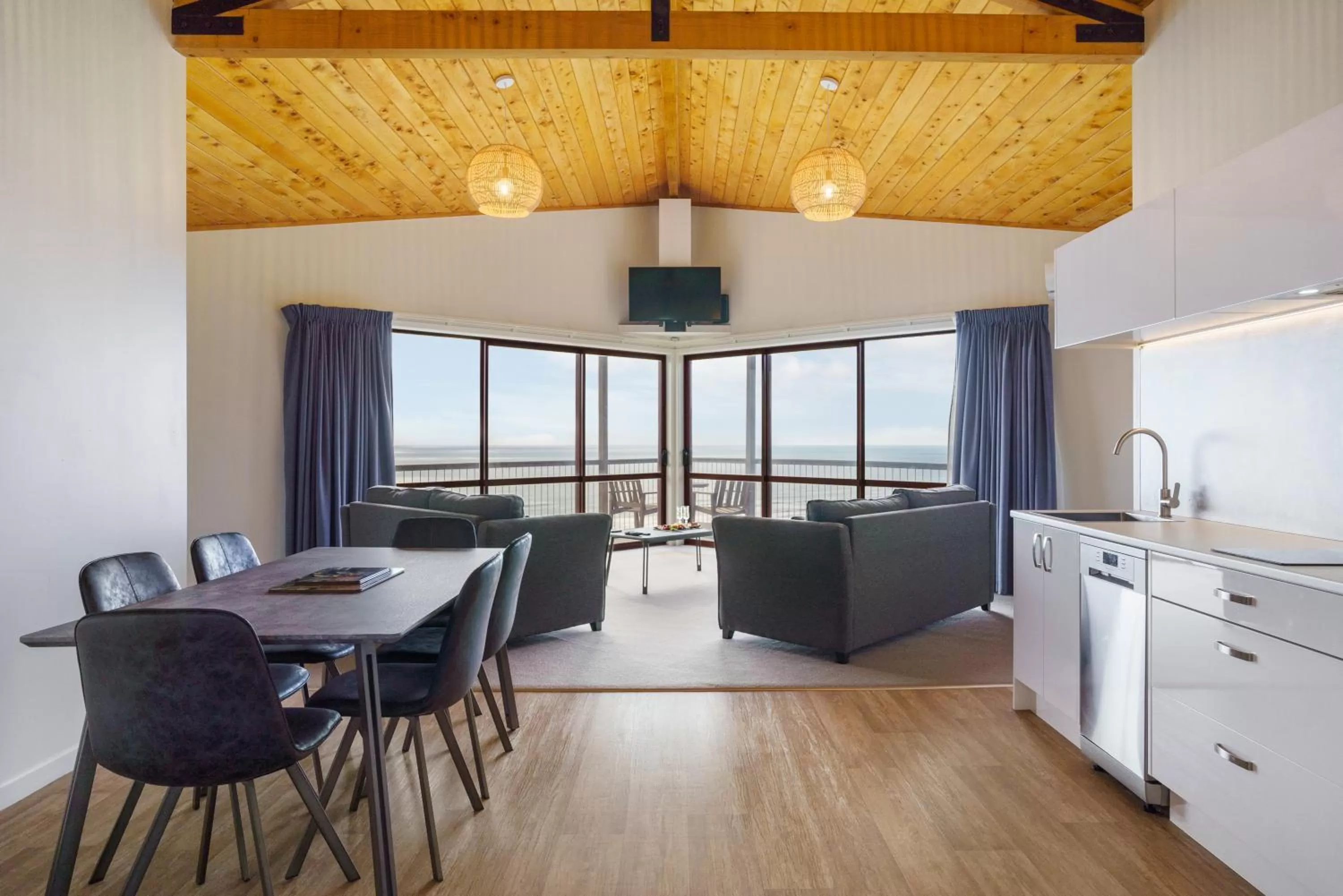 Dining area in Castaways Resort