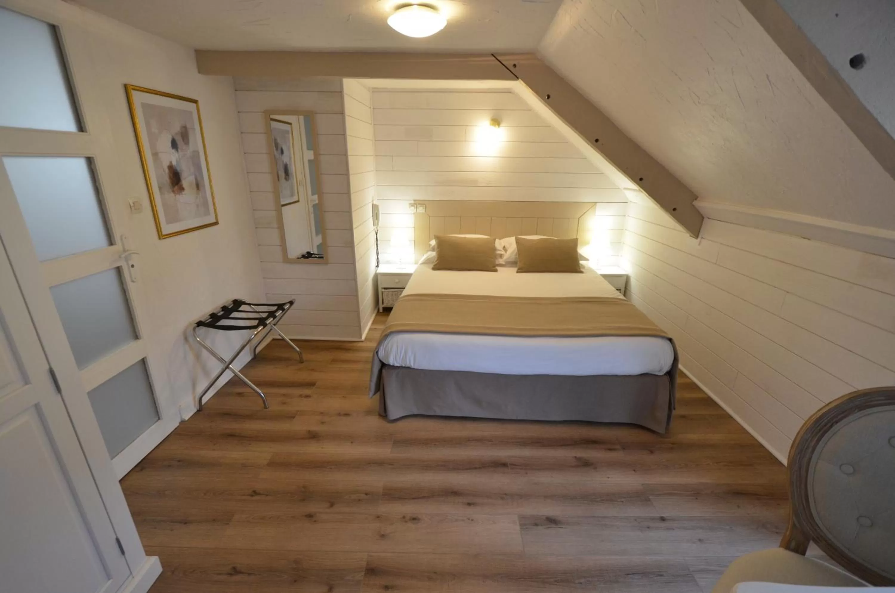 Bed in Demeures & Châteaux - Hôtel de la porte Saint-Malo - DINAN