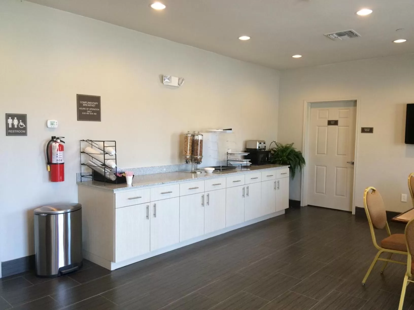 Restaurant/places to eat in Express Inn