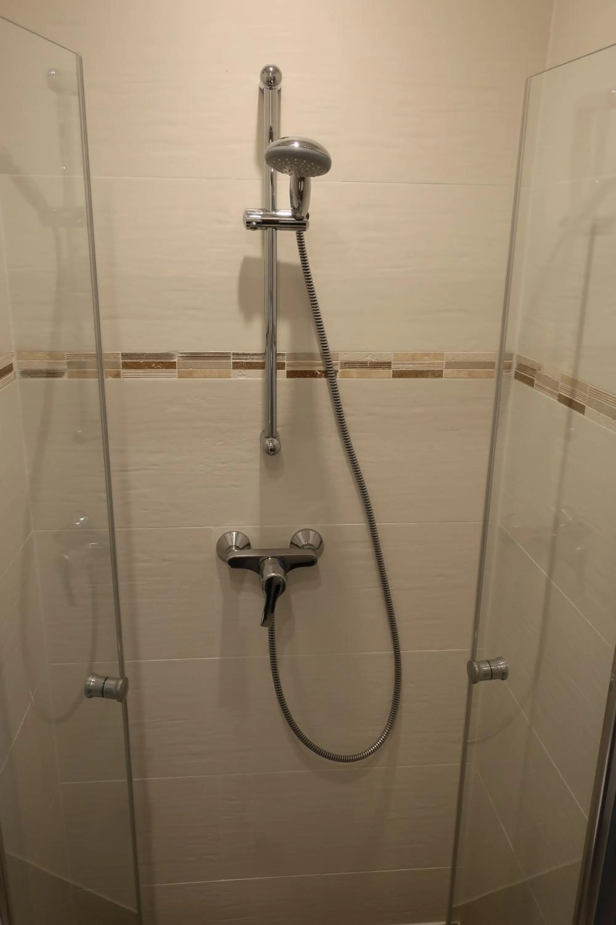 Shower in L'Amiral
