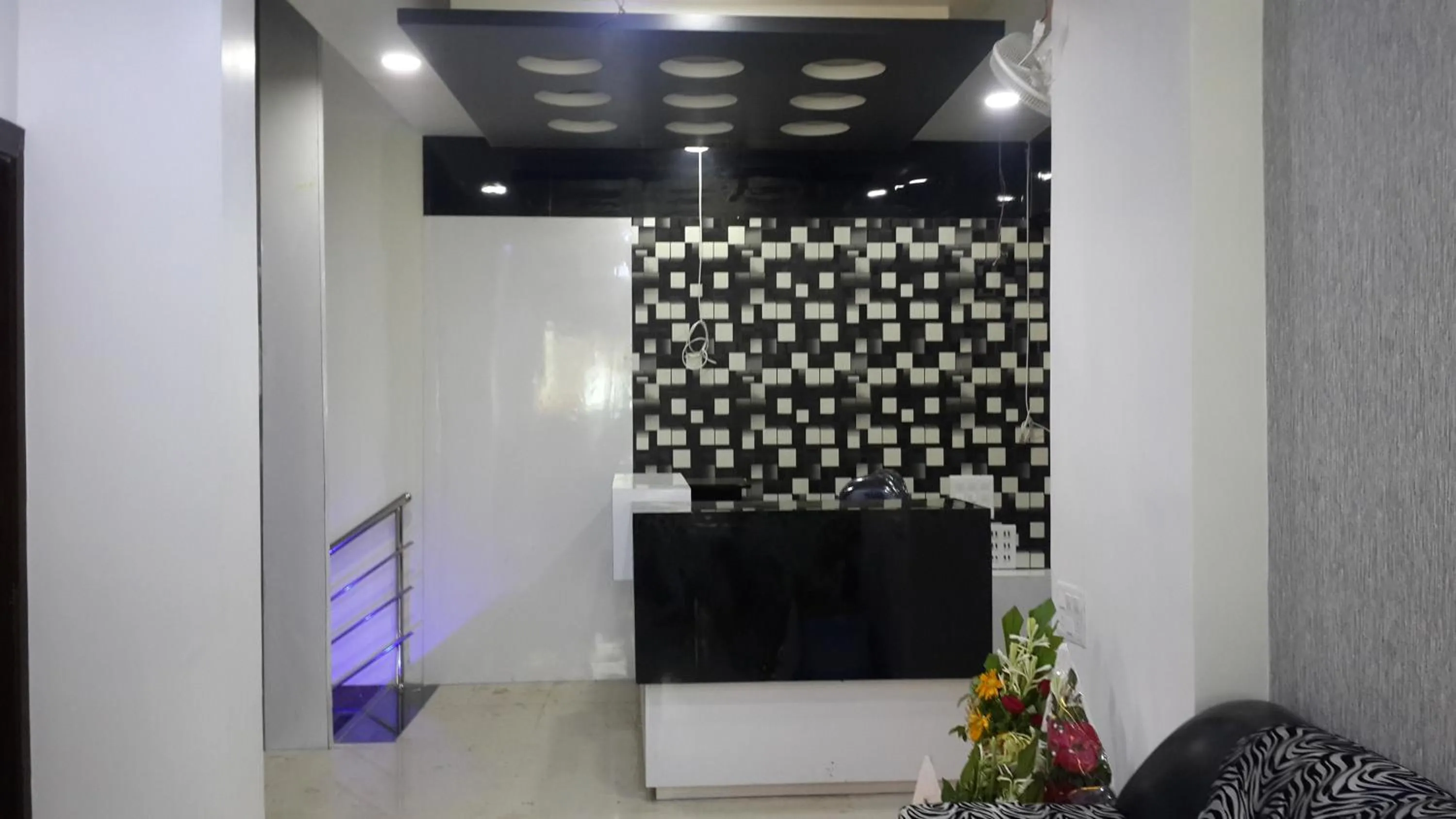 Lobby or reception in Hotel Holiday Era Opposite Railway Station