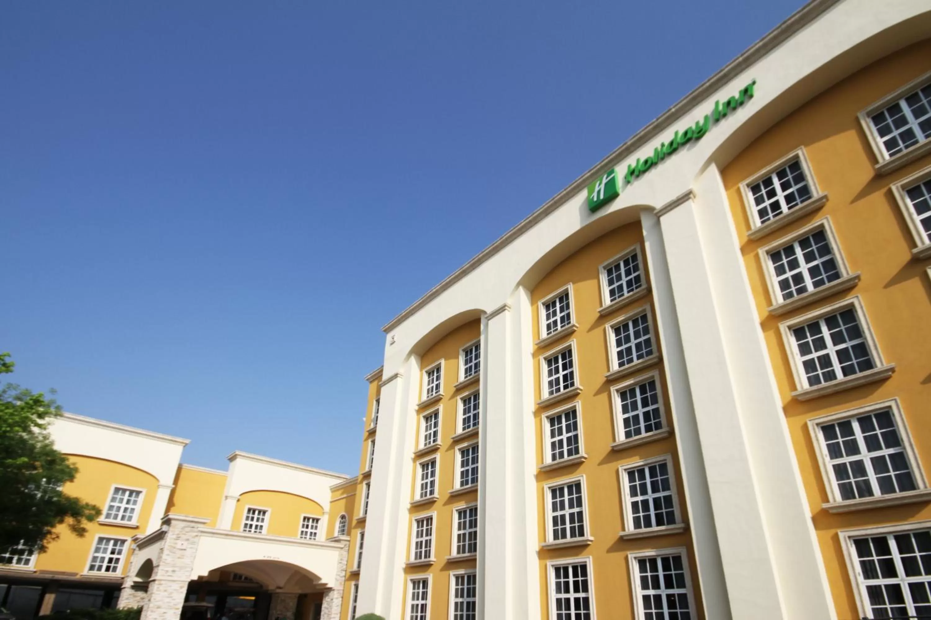 Property building in Holiday Inn Monclova by IHG