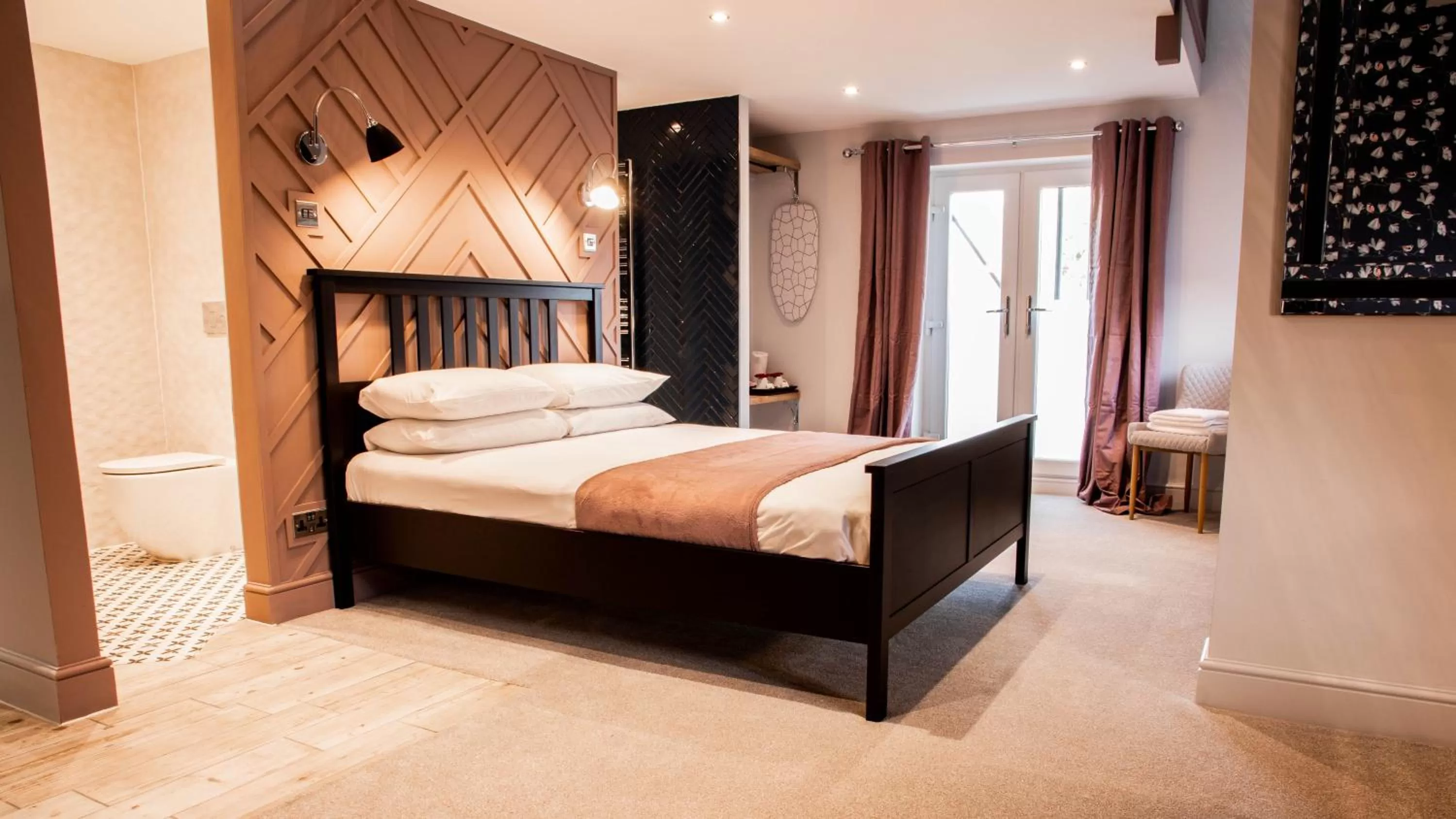 Bed in The Jacobean Hotel