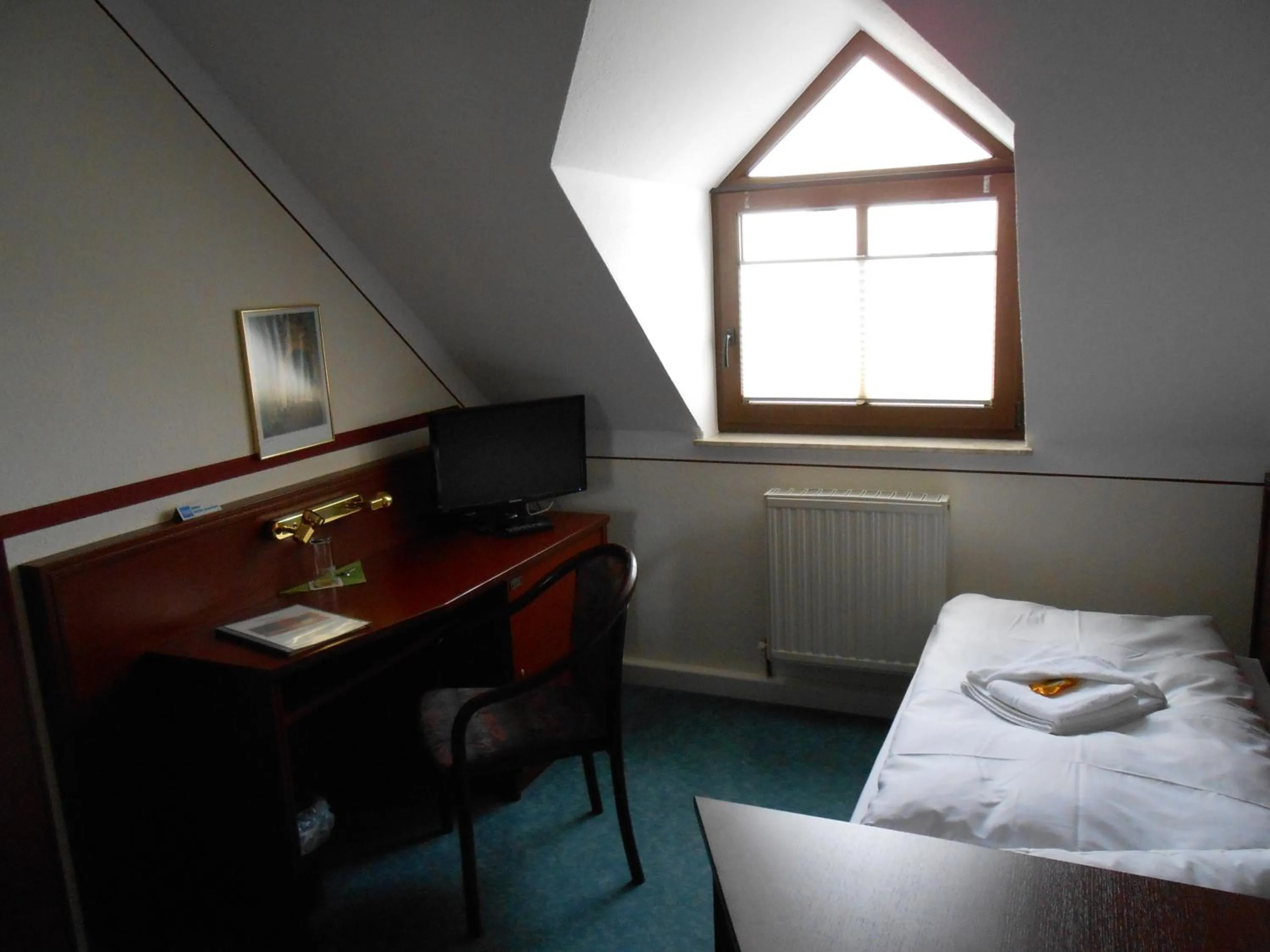 Photo of the whole room, Bed in Hotel Weisse Elster