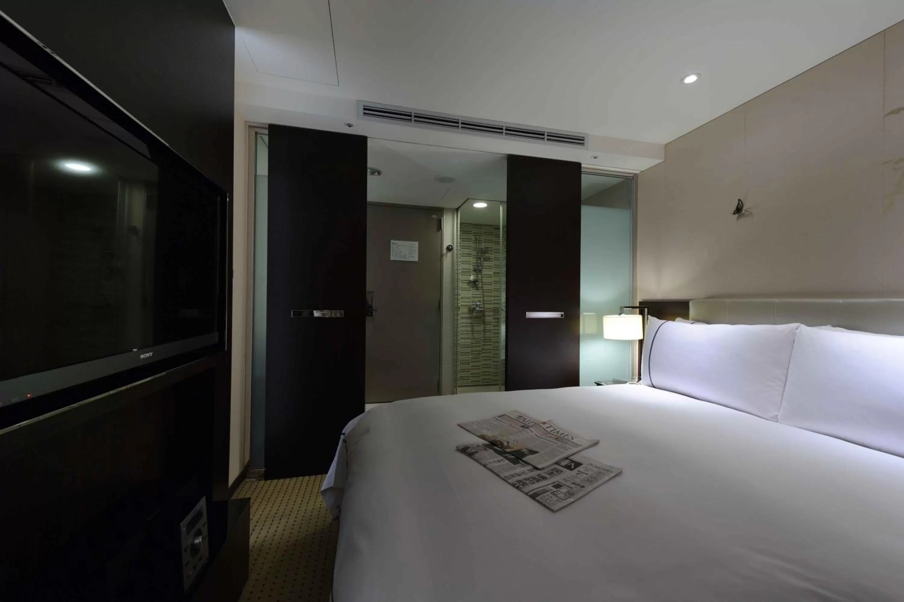 Photo of the whole room, Bed in K Hotel Taipei Dunnan