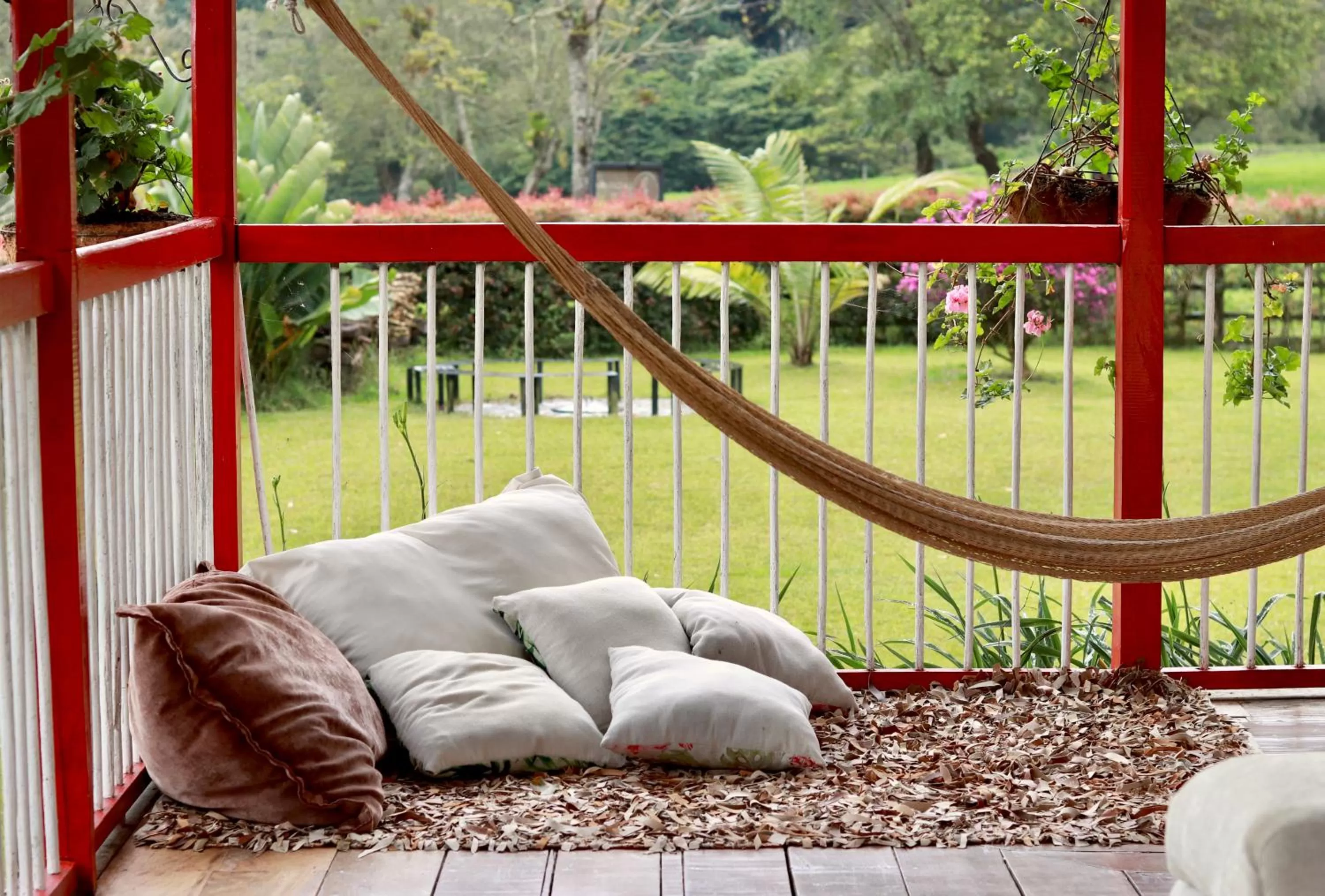 Seating area in La Cabaña Ecohotel - Valle del Cocora