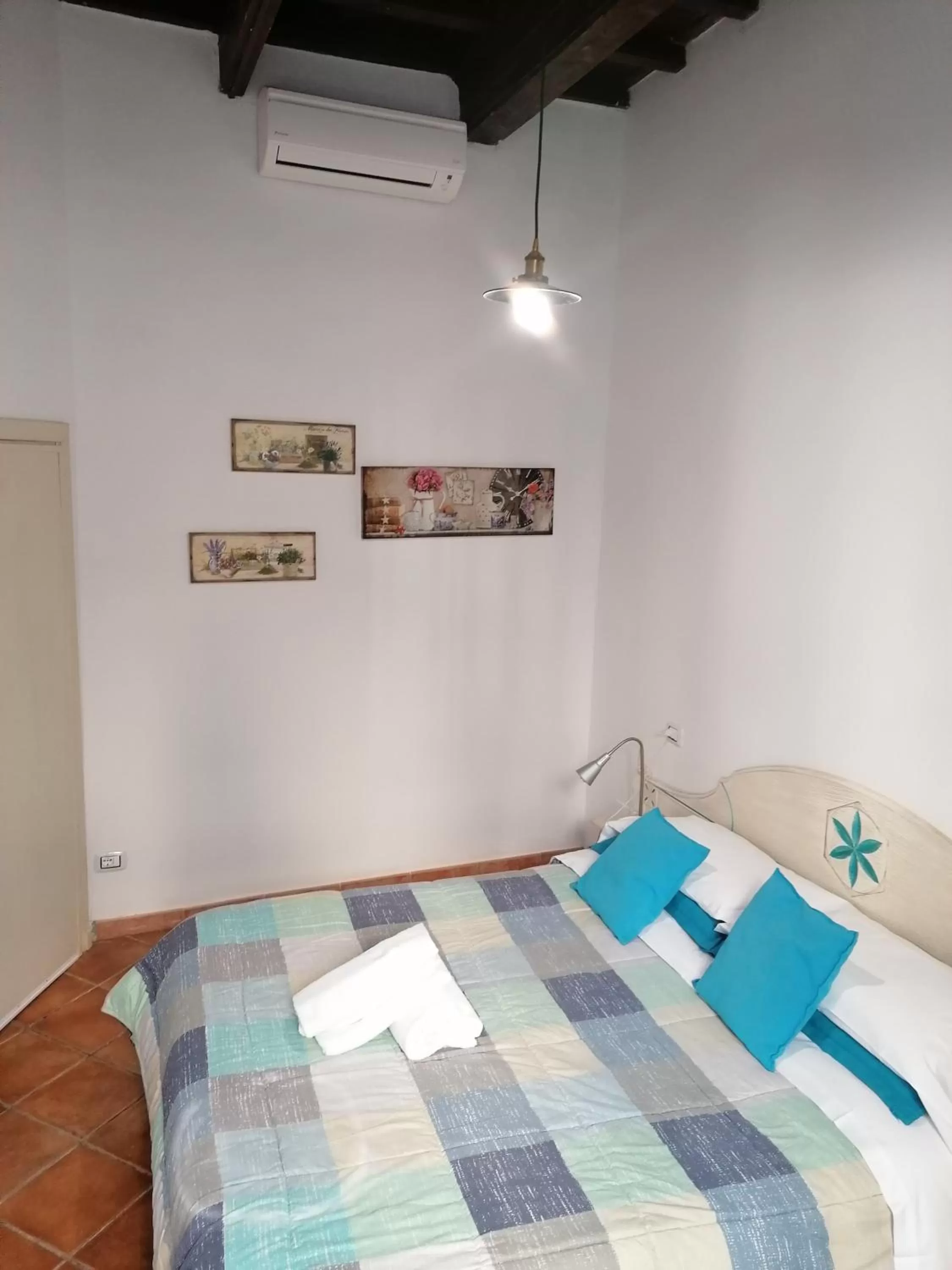 Photo of the whole room, Bed in Cicerone Guest House