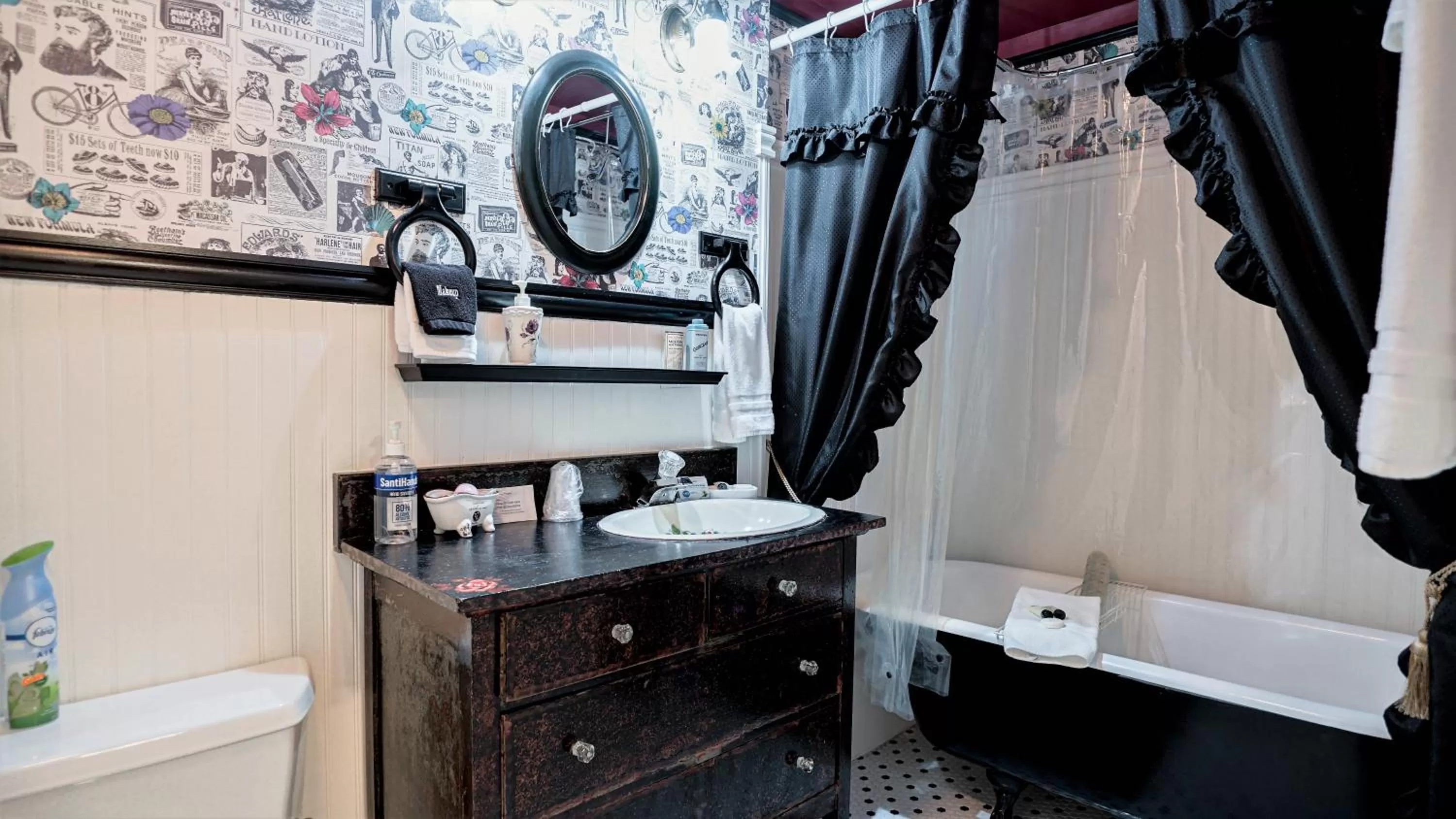 Bathroom in Heber Senator Bed and Breakfast