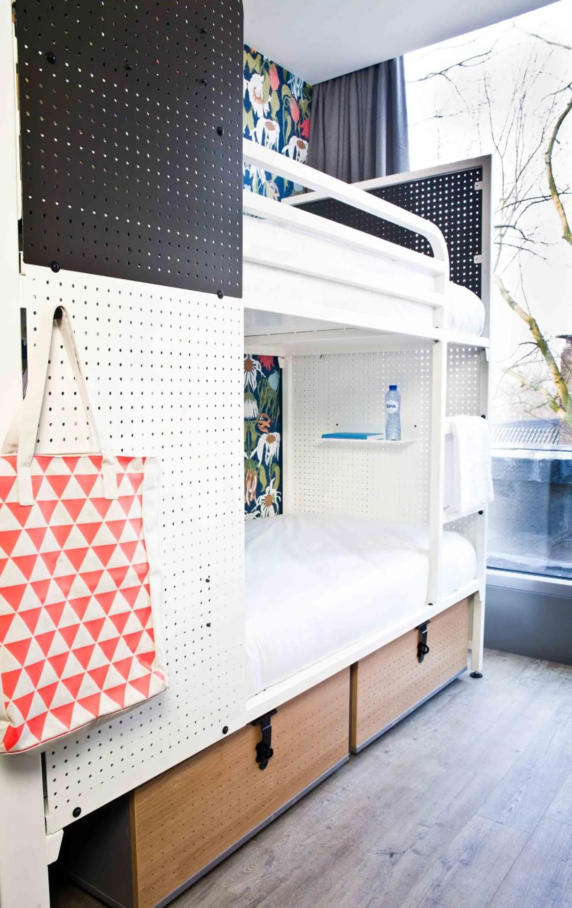 Photo of the whole room, Bed in Generator Amsterdam