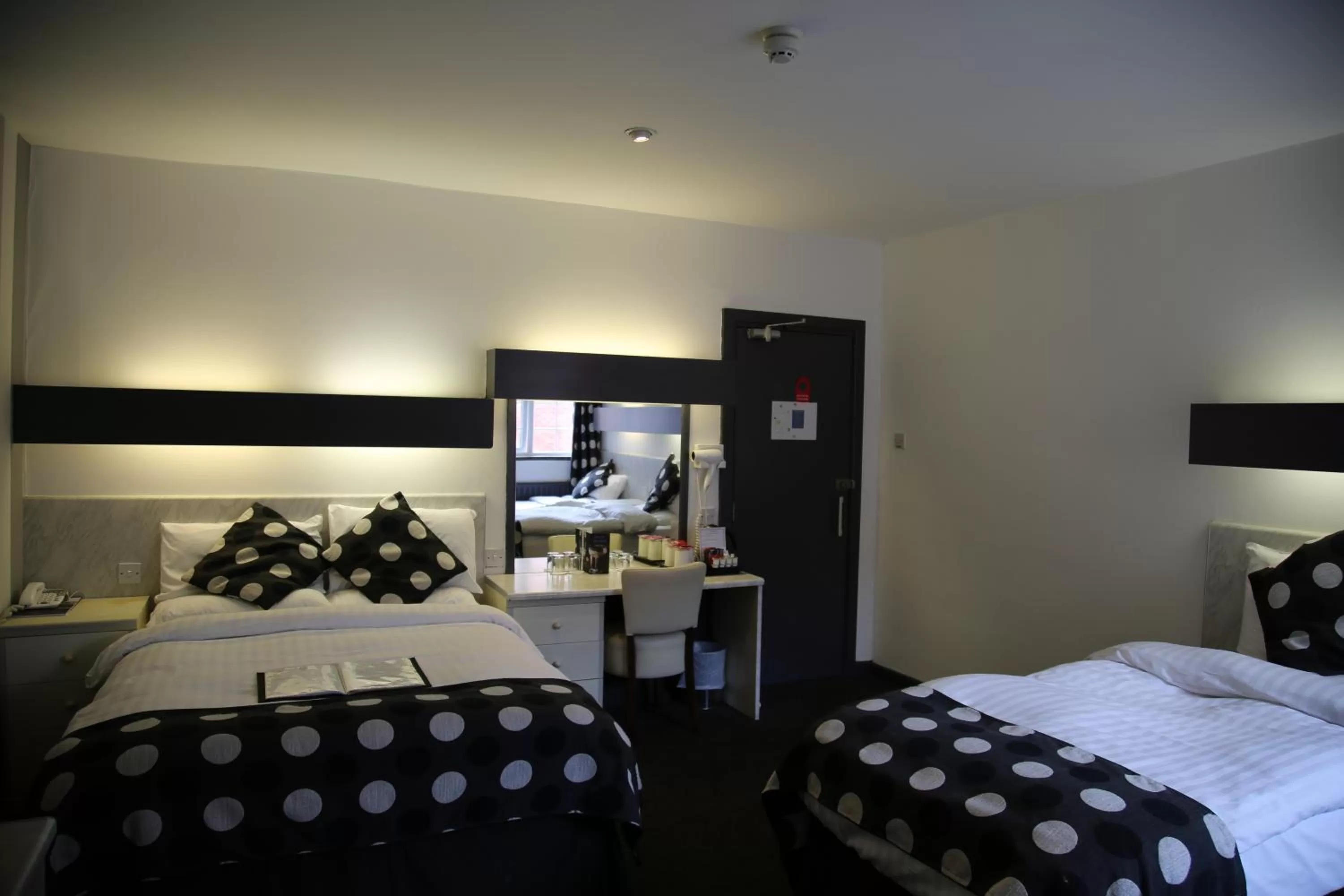 Inn On The Prom At The Fernlea Hotel