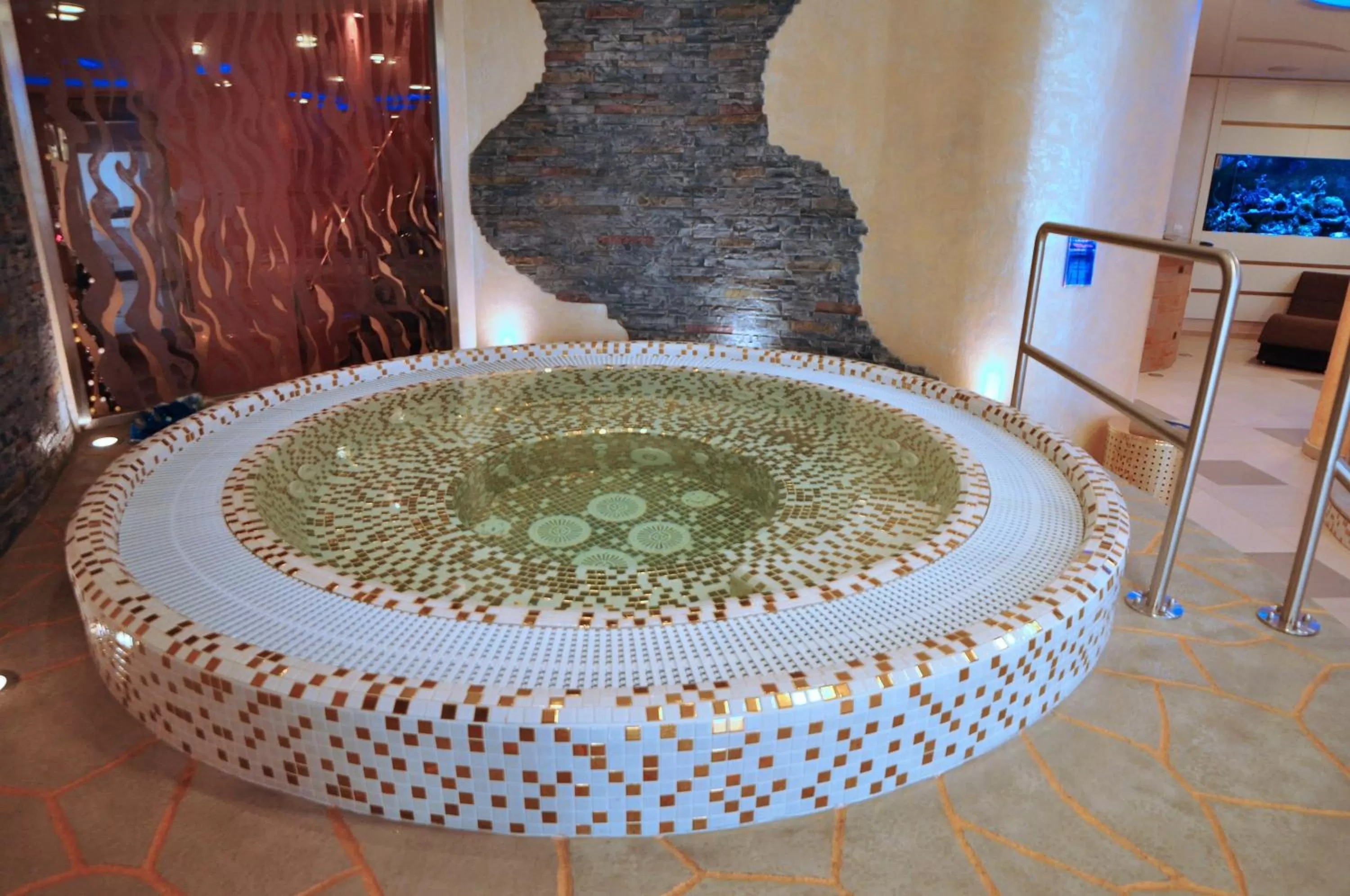 Hot Tub in Hotel Ambiente Wellness & Spa