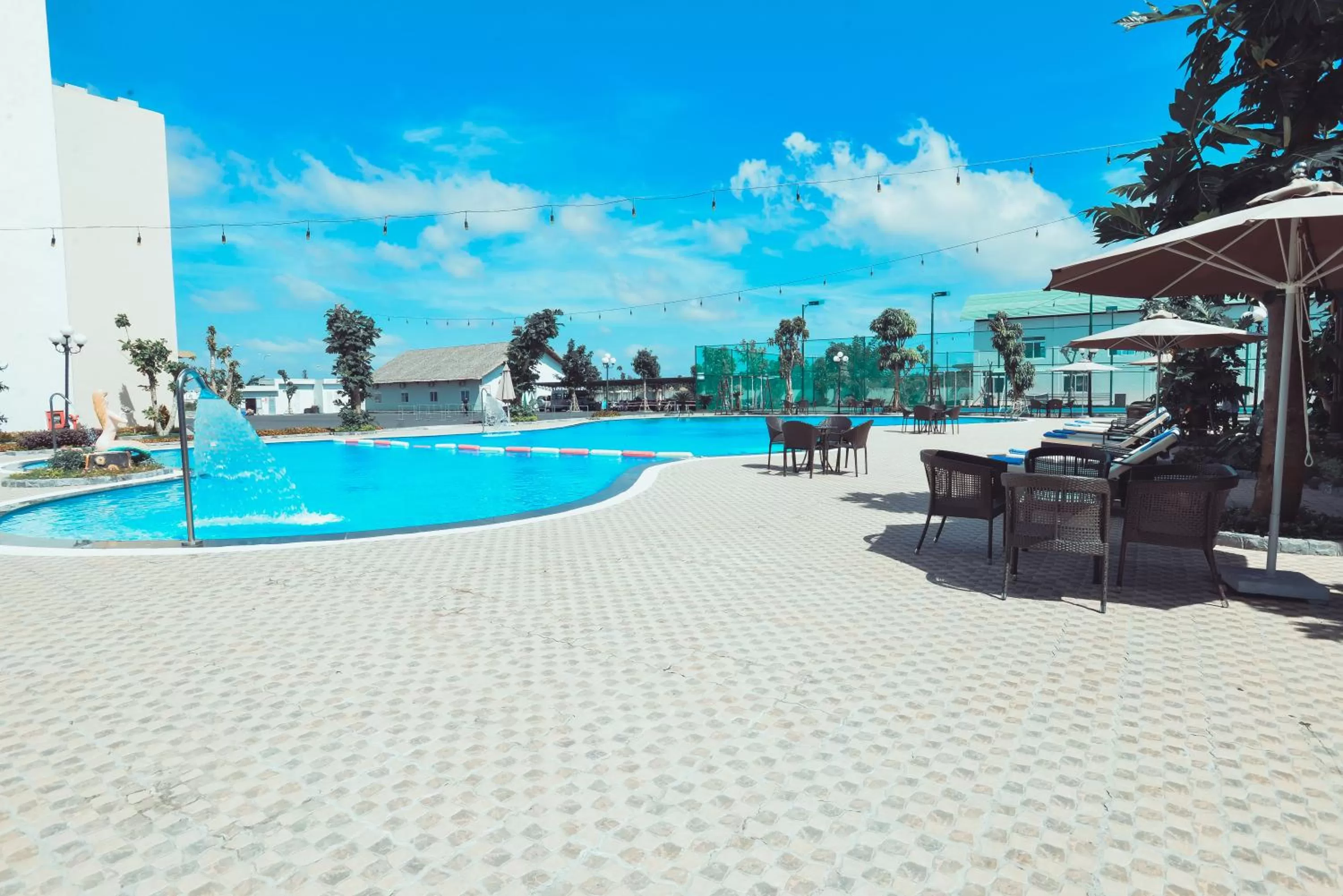 Swimming pool in Muong Thanh Luxury Ca Mau Hotel