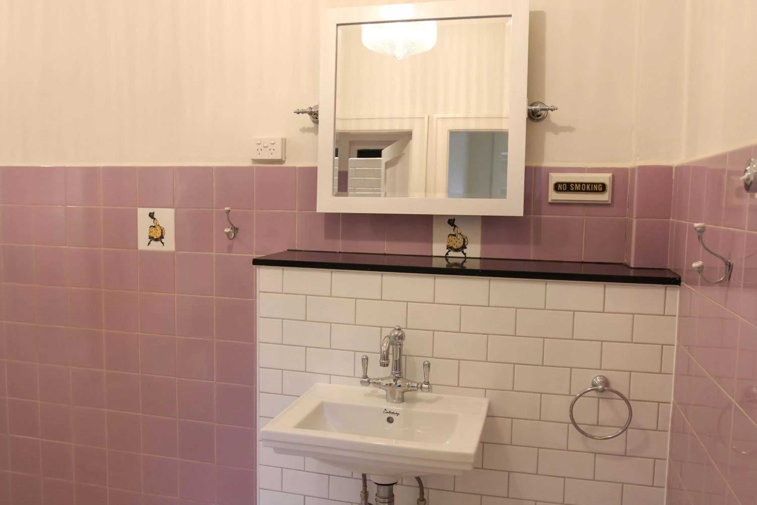 Alpine Hotel, Eat Drink Sleep