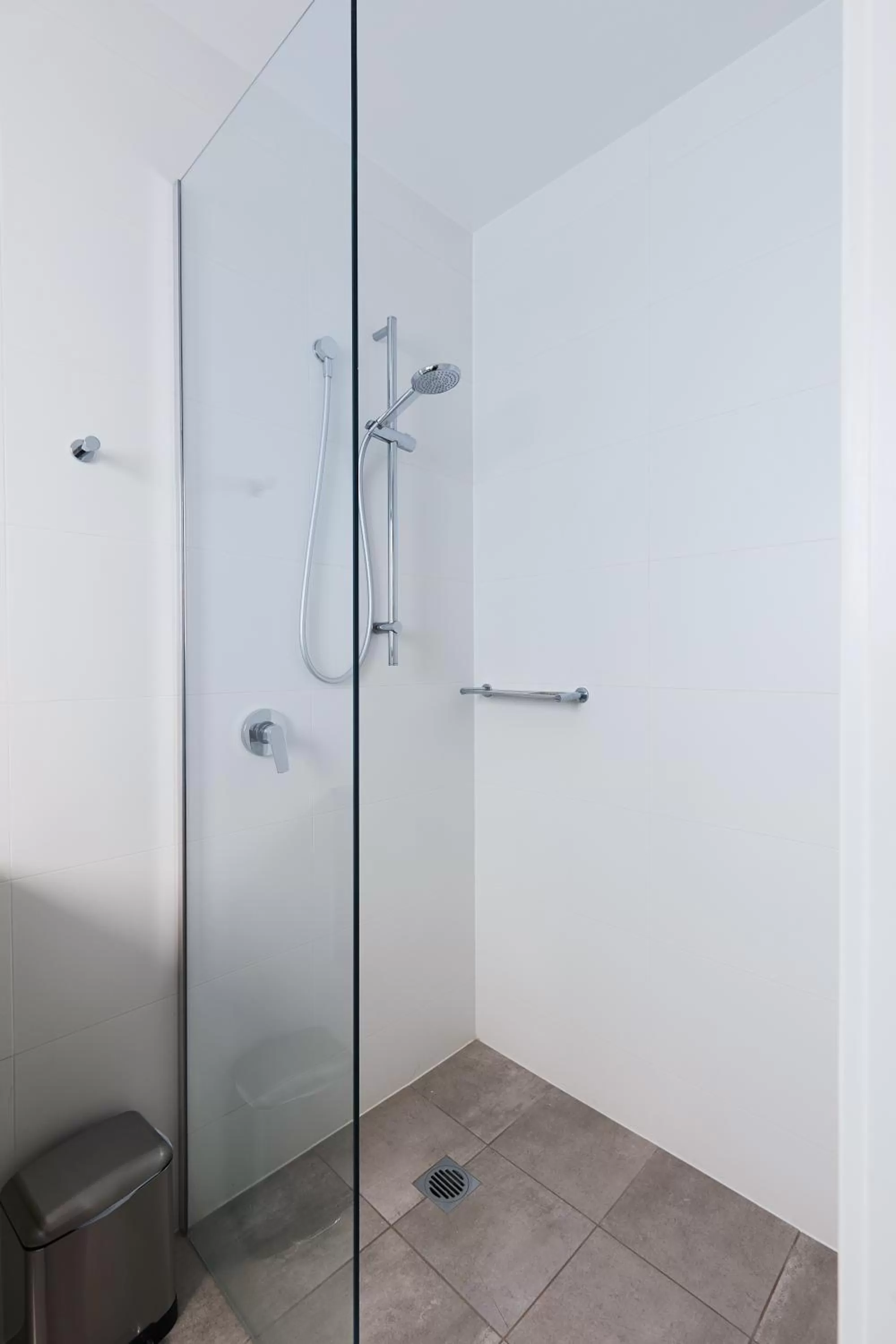 Shower, Bathroom in Alfred Apartments