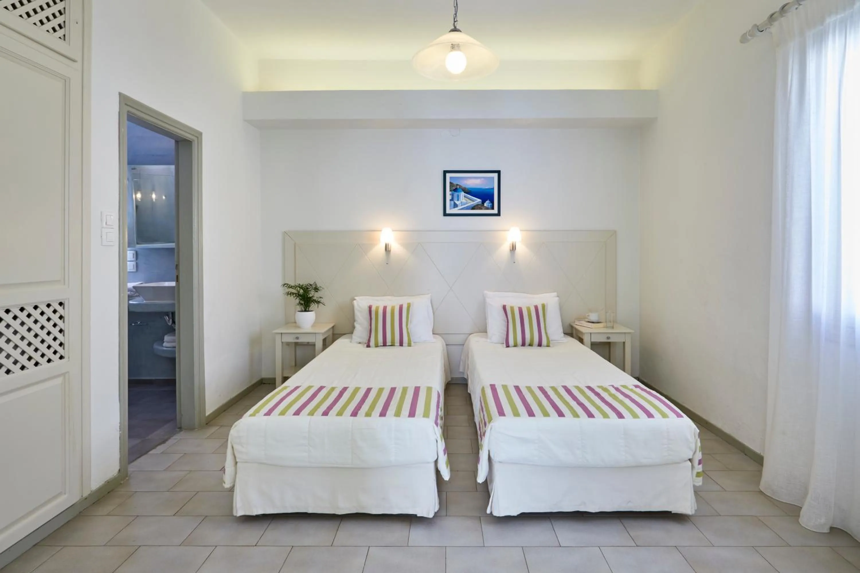 Time of day, Bed in Nissos Thira